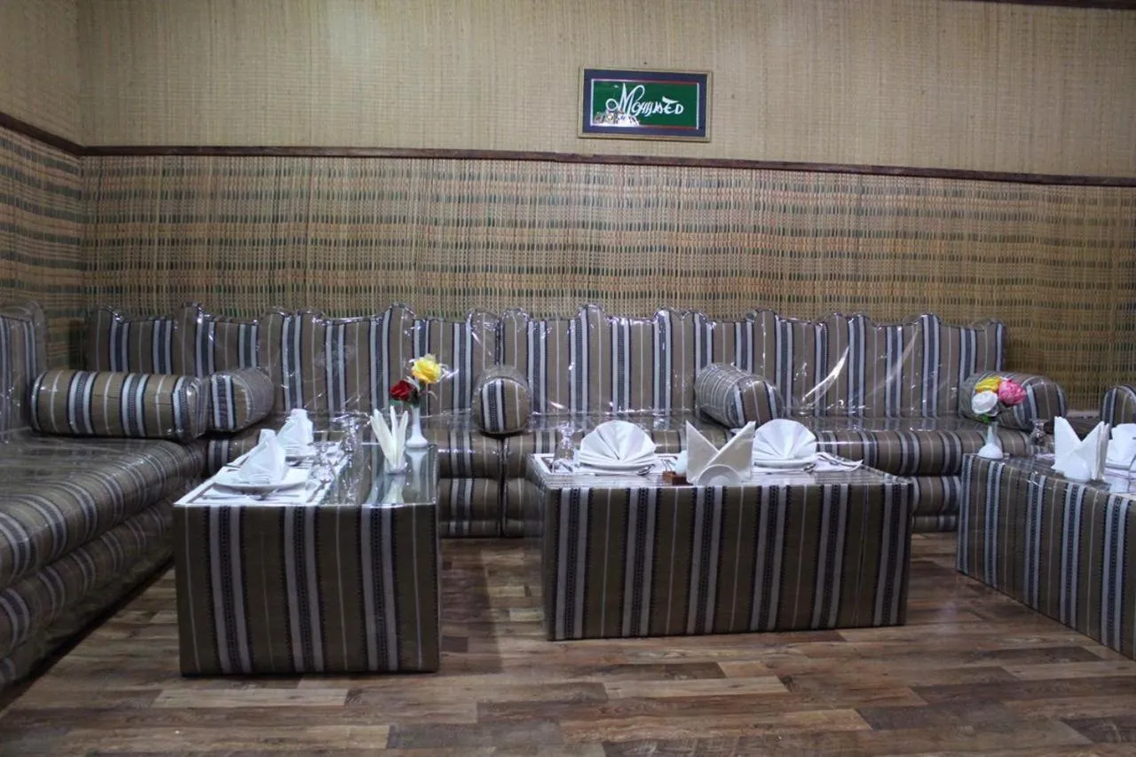 Restaurant/places to eat in Daraysh Hotel