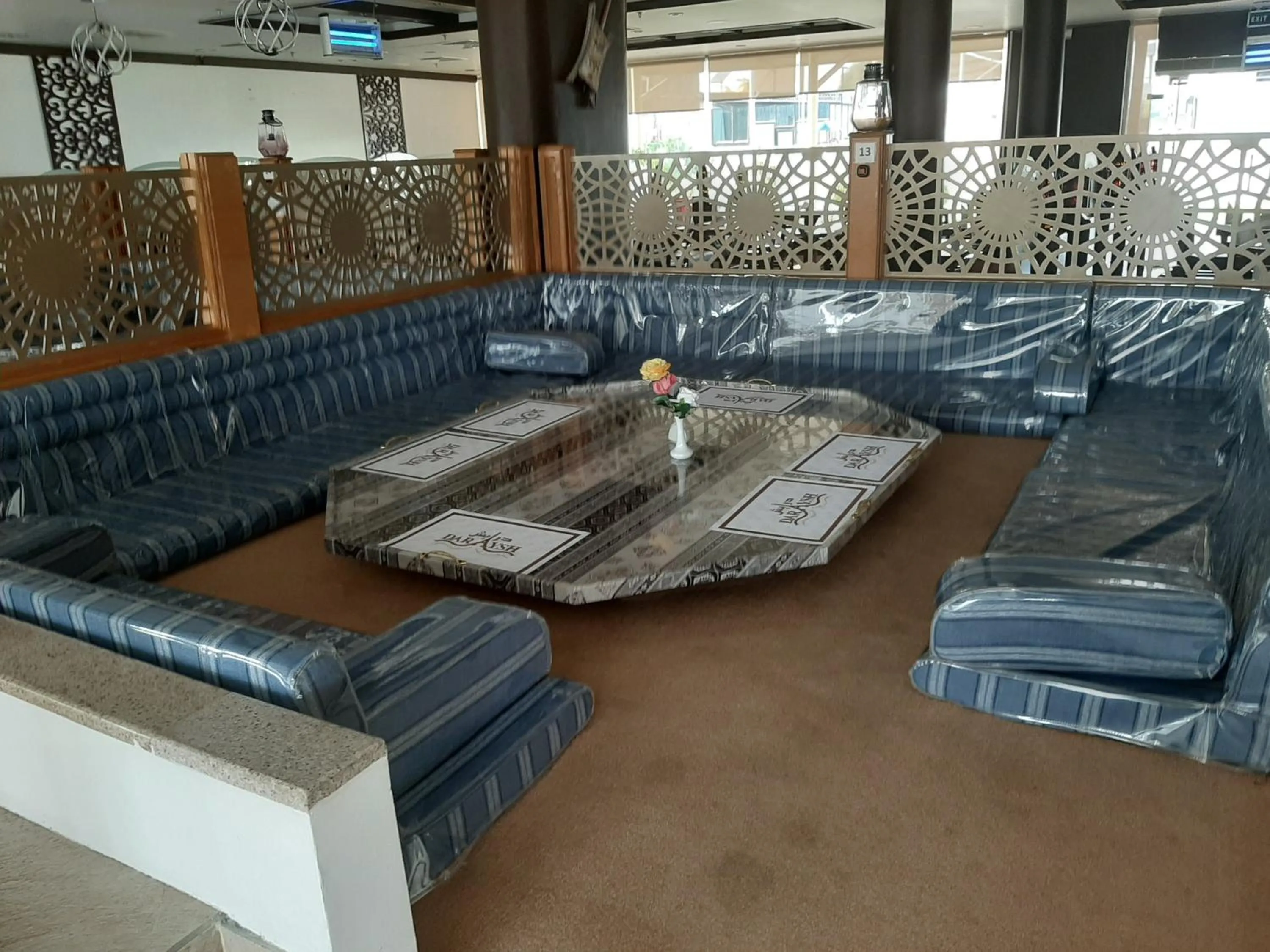 Restaurant/places to eat in Daraysh Hotel