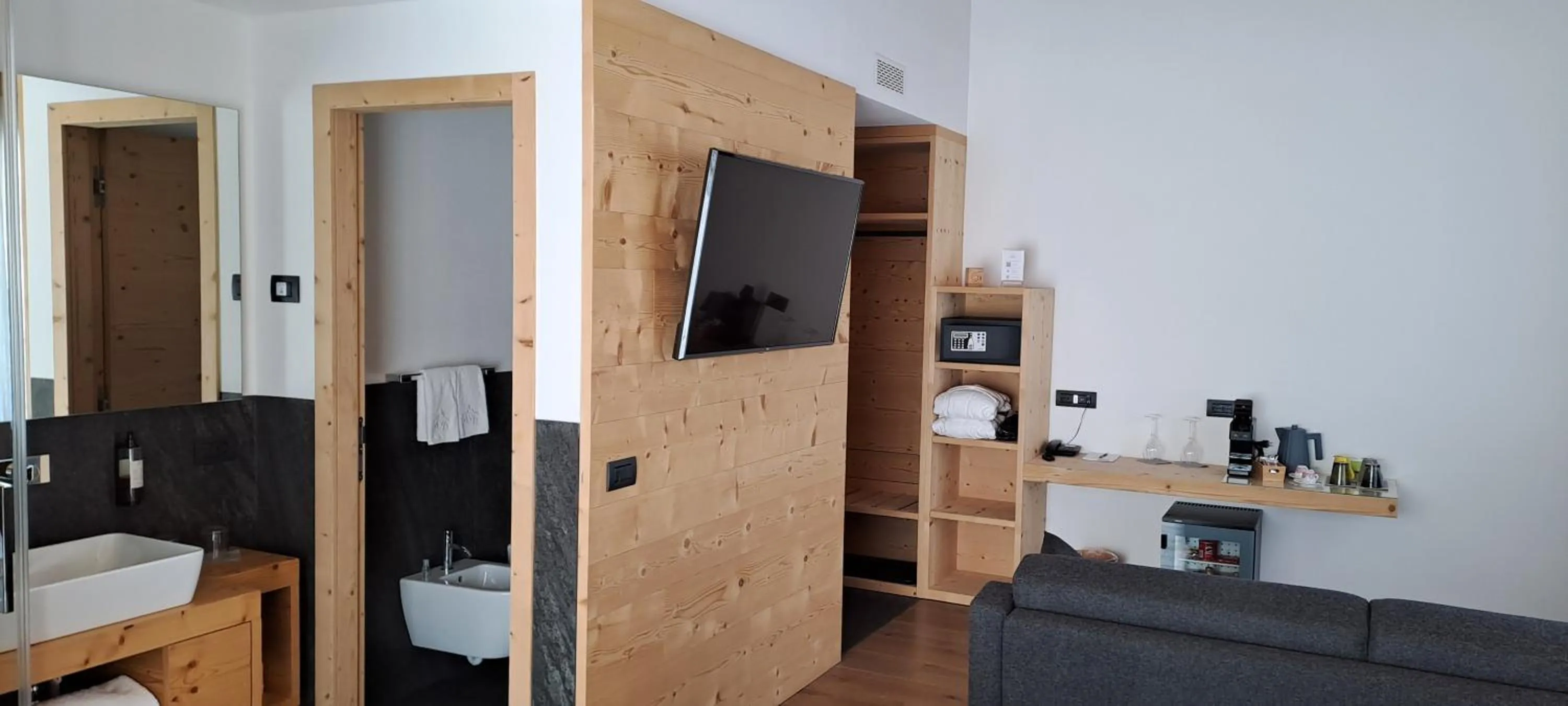 Bathroom, Bed in Vetta Alpine Relax