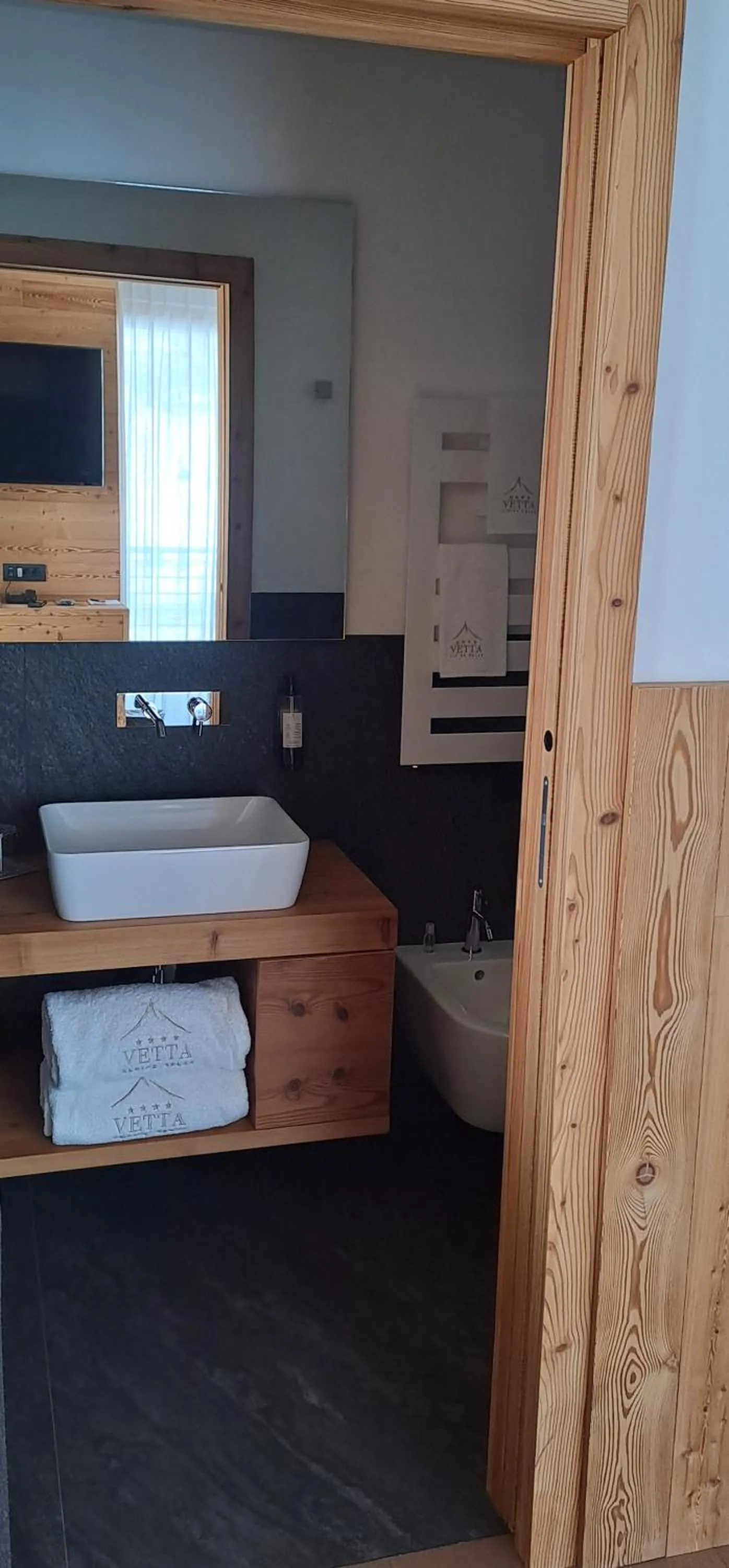 Bathroom, Bed in Vetta Alpine Relax