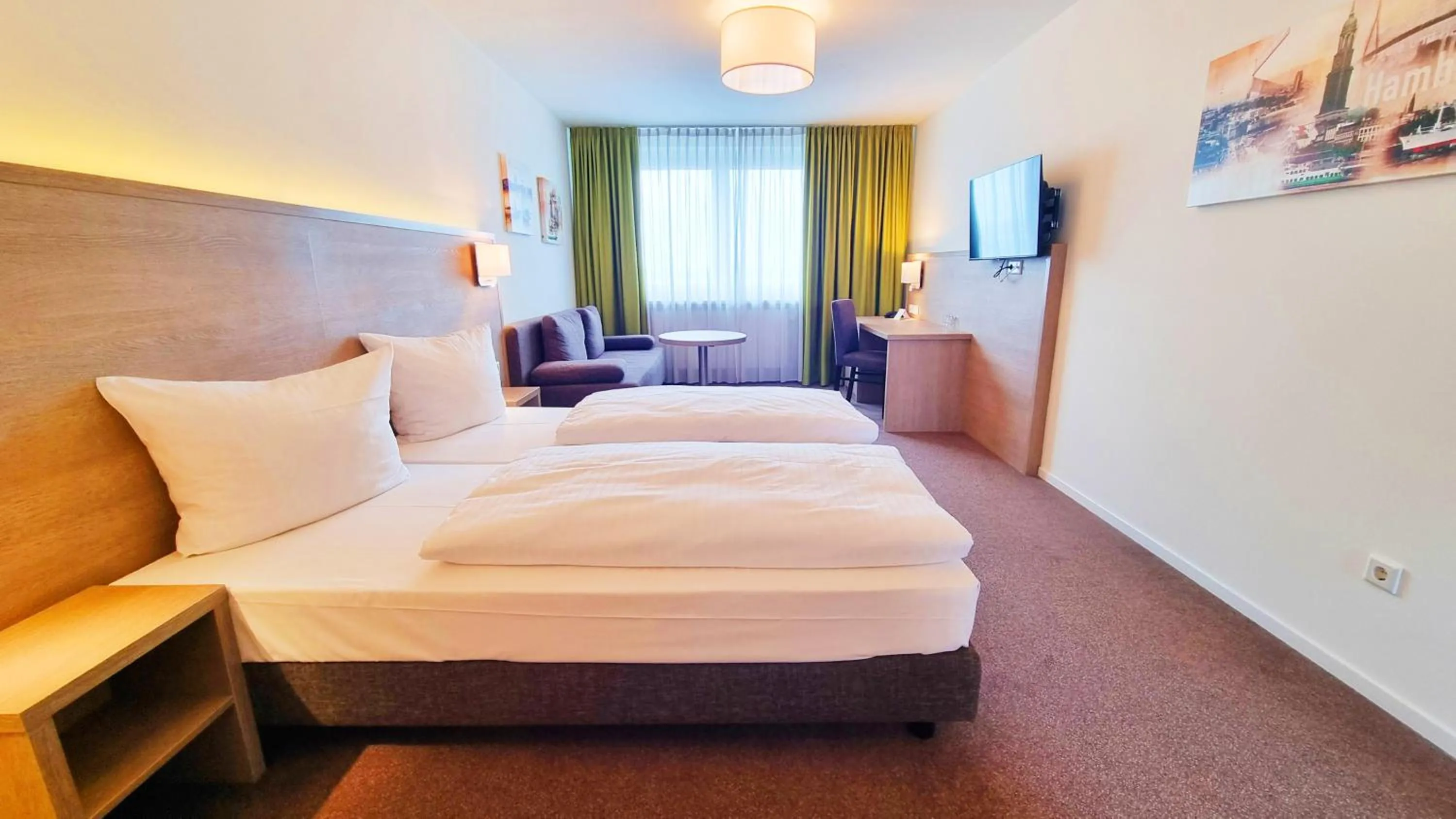 Photo of the whole room, Bed in Panorama Inn Hotel und Boardinghaus