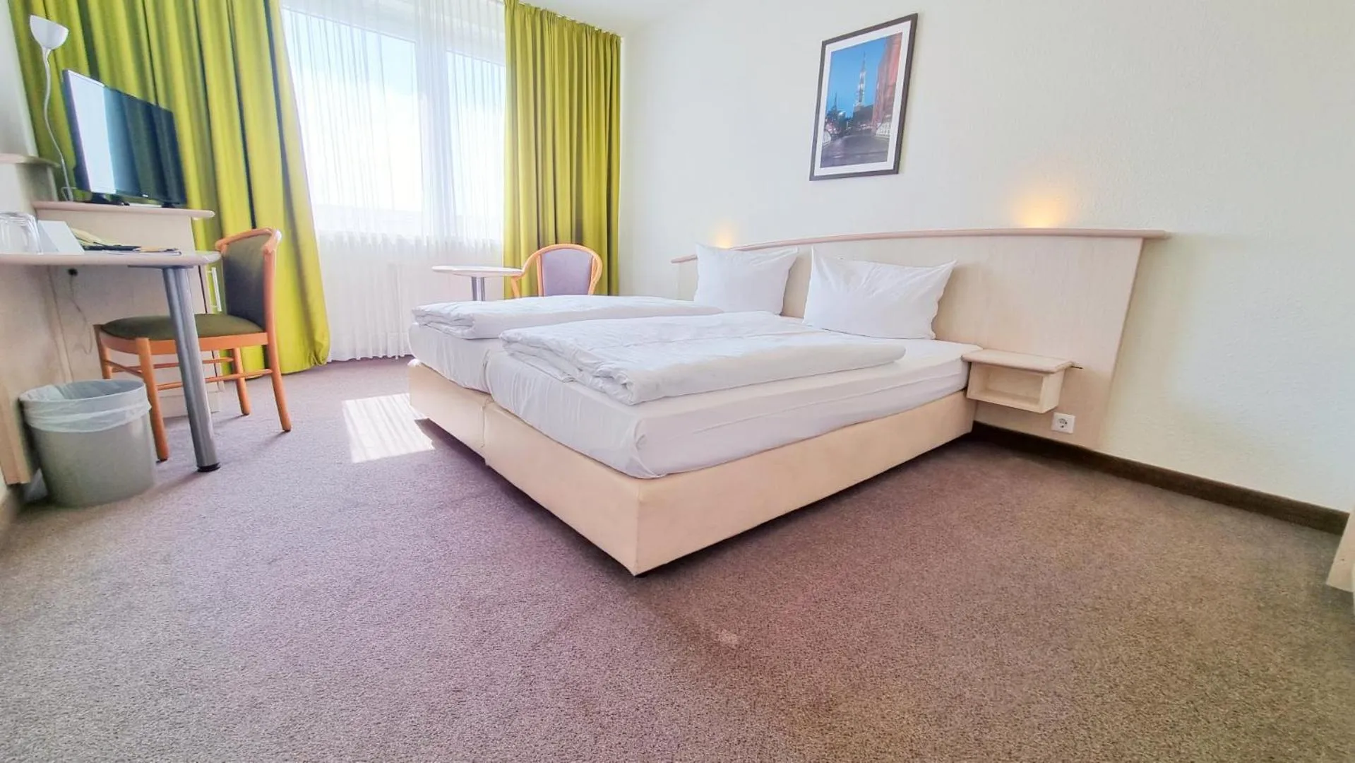 Photo of the whole room, Bed in Panorama Inn Hotel und Boardinghaus