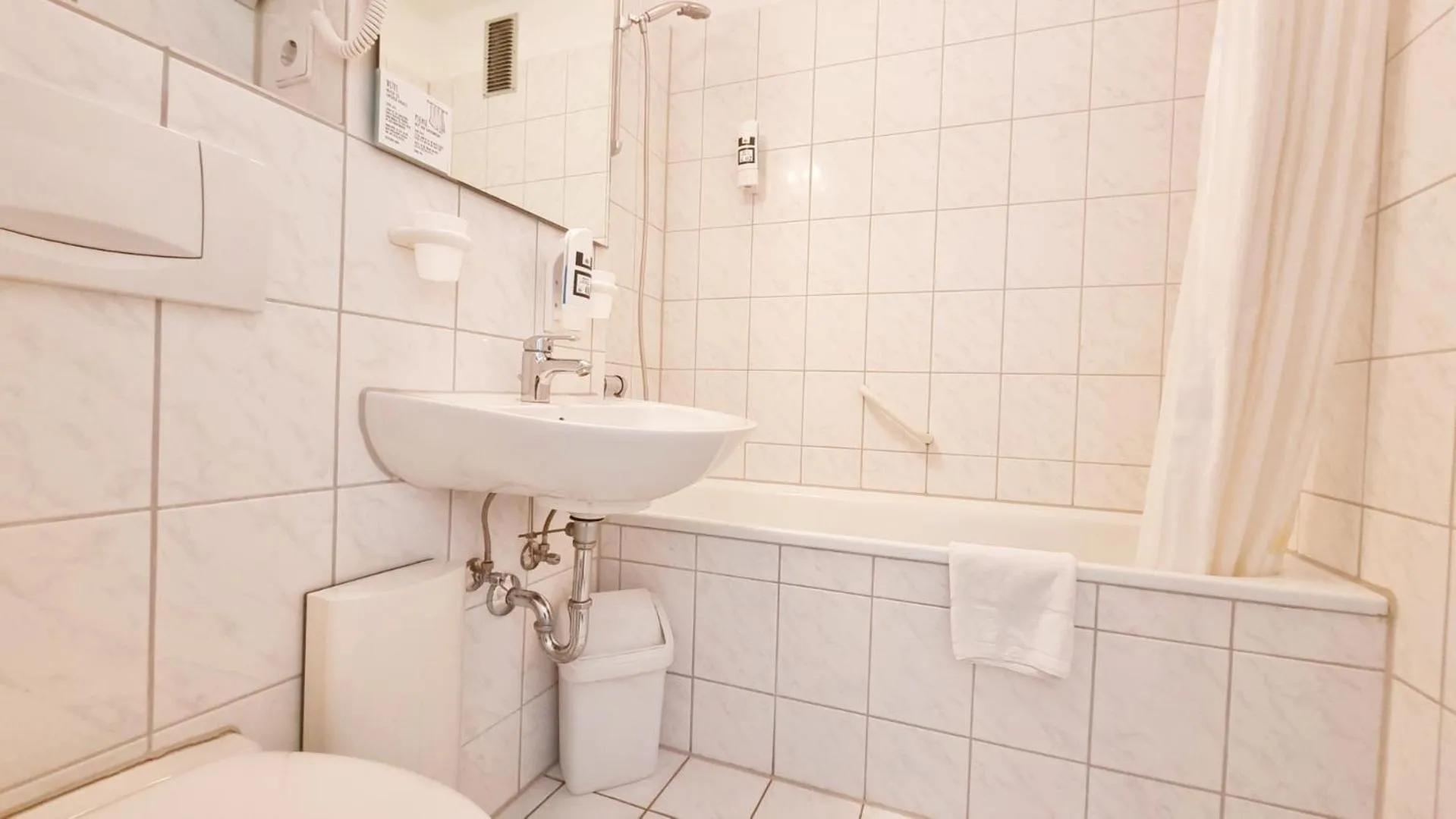 Bathroom in Panorama Inn Hotel und Boardinghaus