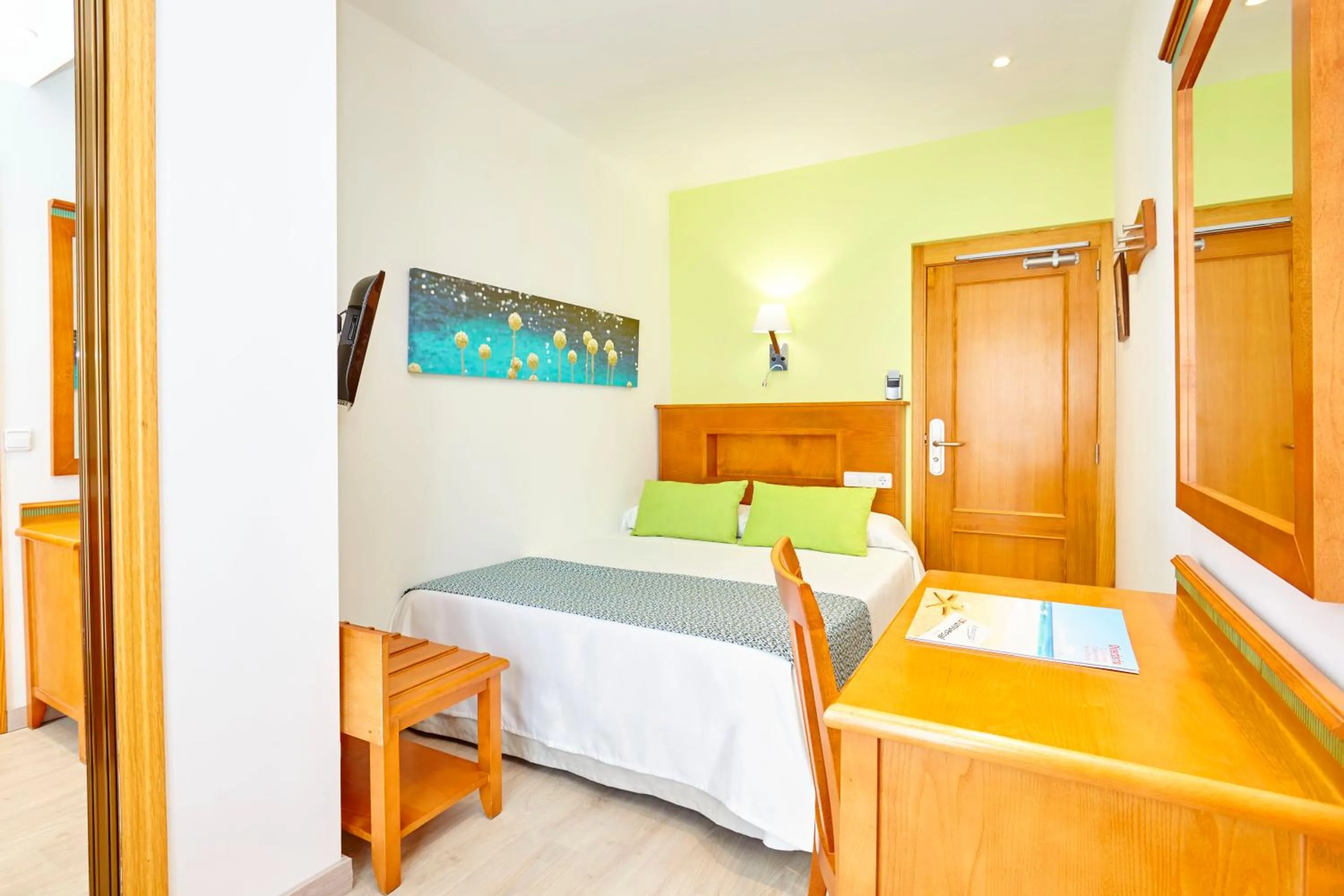 Standard Single Room in Universal Hotel Laguna