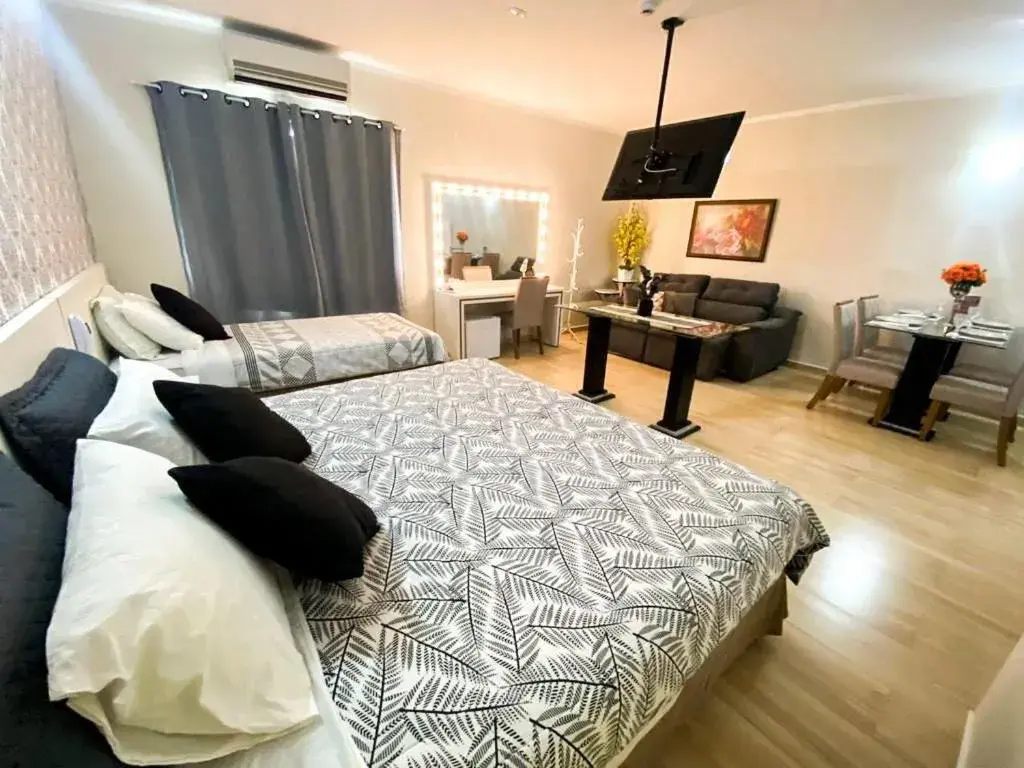 Suite - single occupancy in Charles Hotel Suite - single occupancy in Charles Hotel