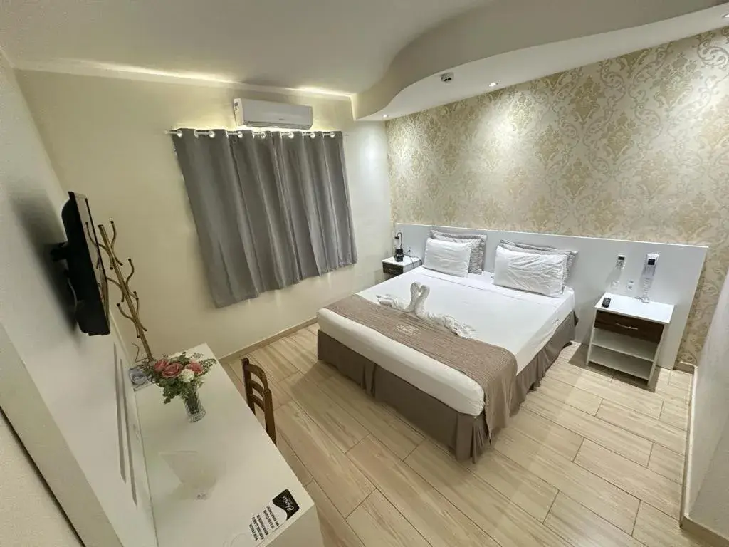 Deluxe Single Room - single occupancy in Charles Hotel Deluxe Single Room - single occupancy in Charles Hotel