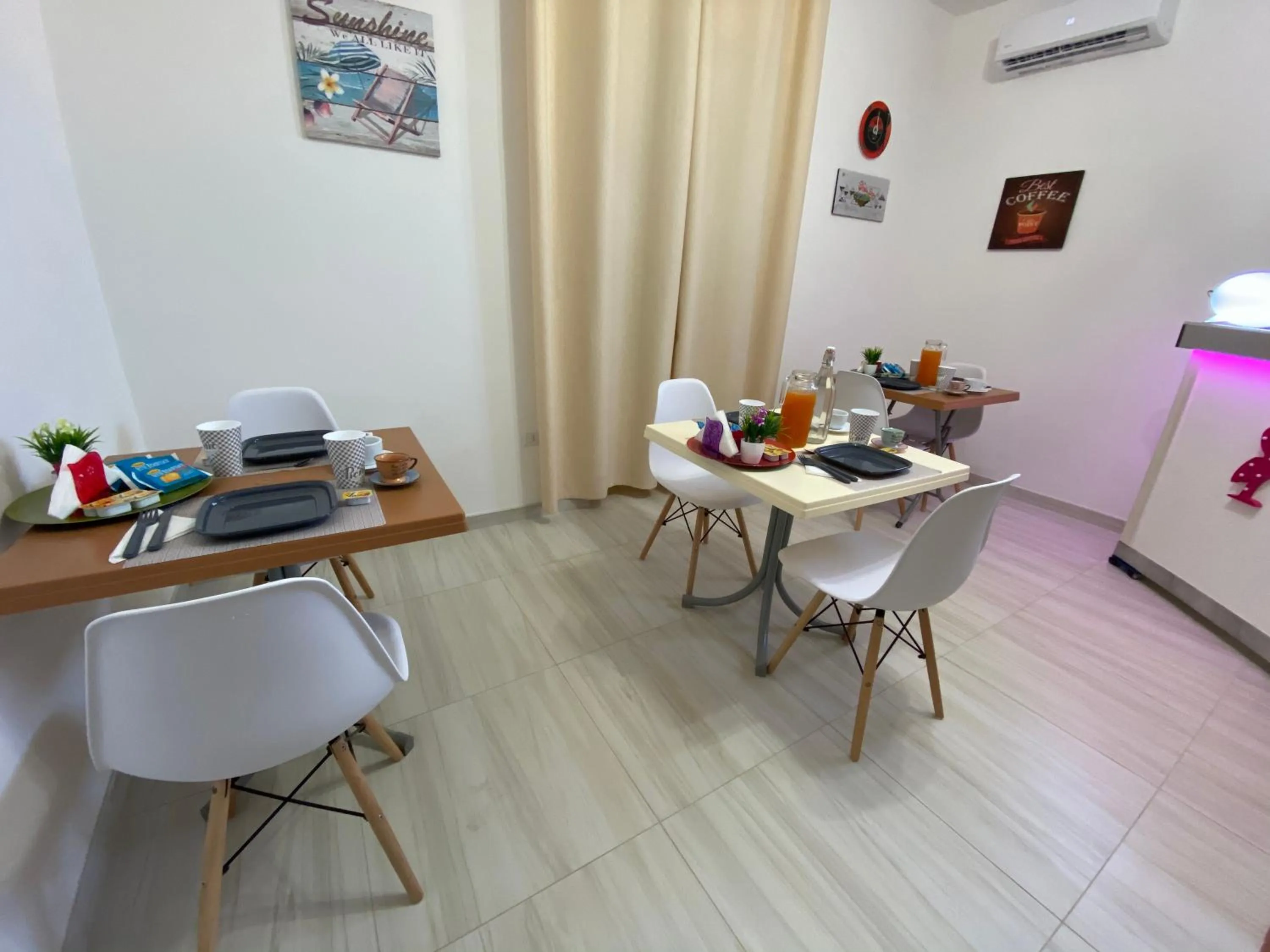 Communal kitchen in B&B Enjoy Happyness