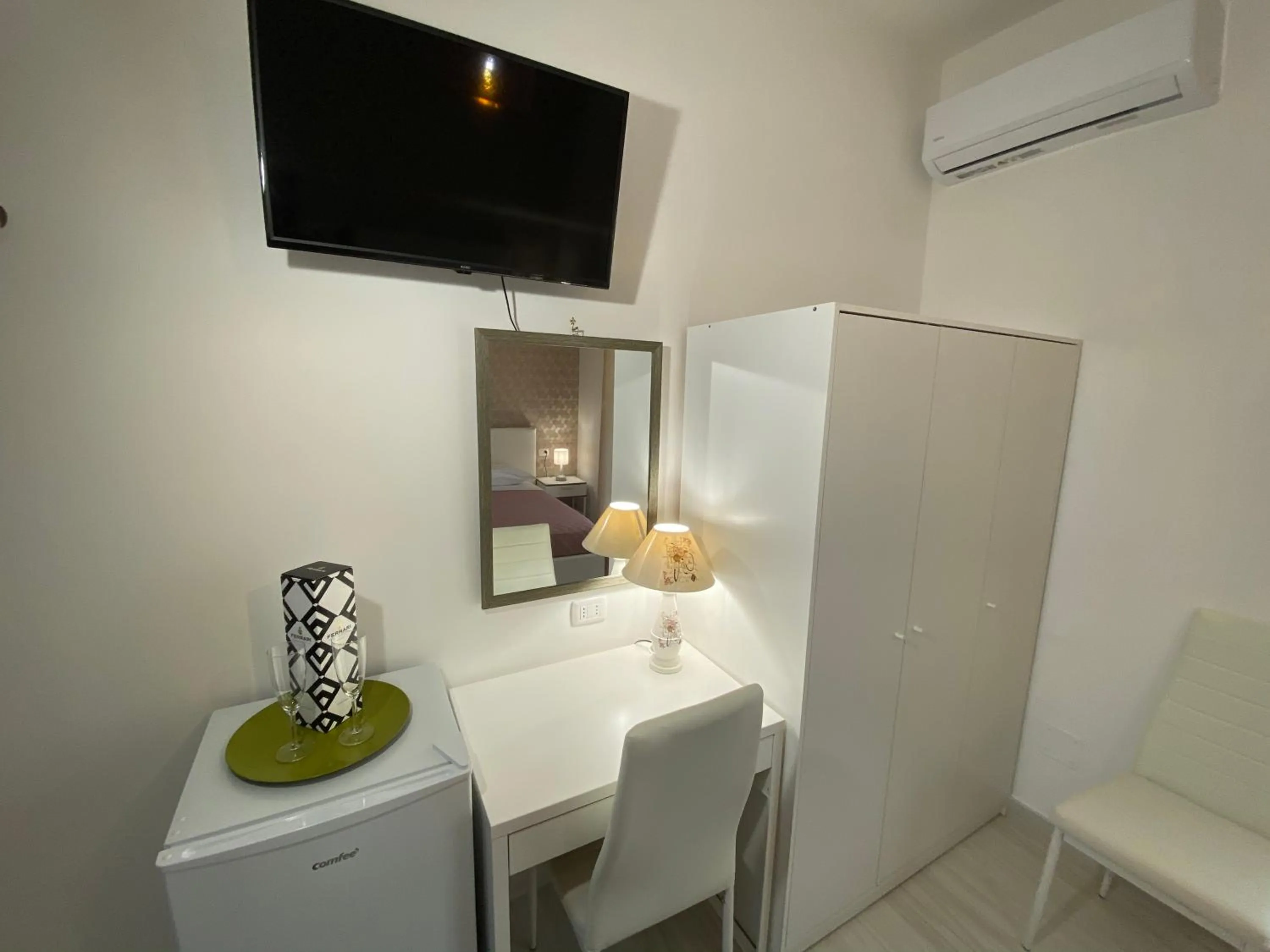 TV and multimedia in B&B Enjoy Happyness