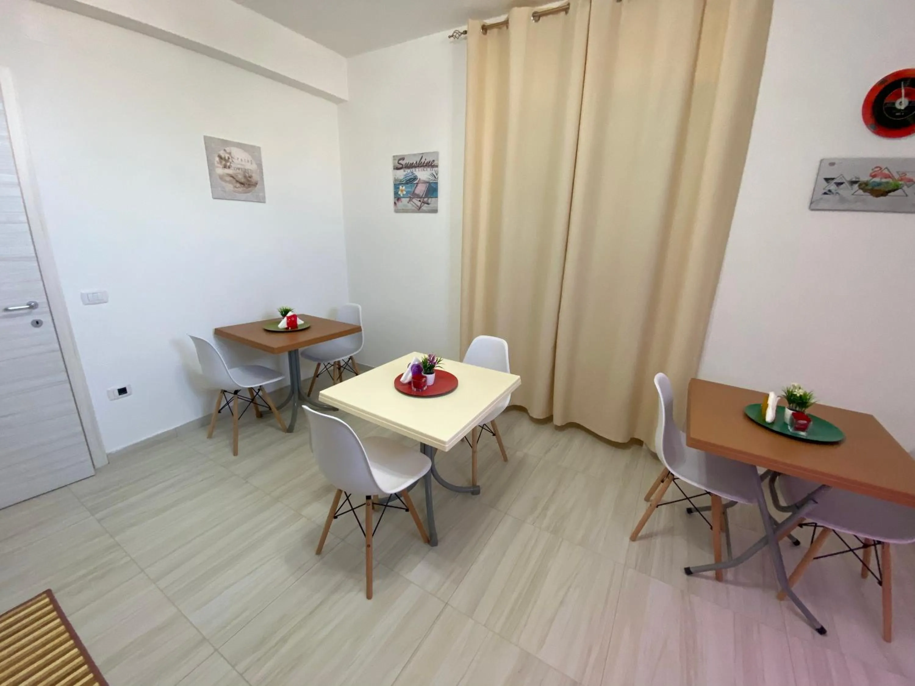 Communal kitchen in B&B Enjoy Happyness