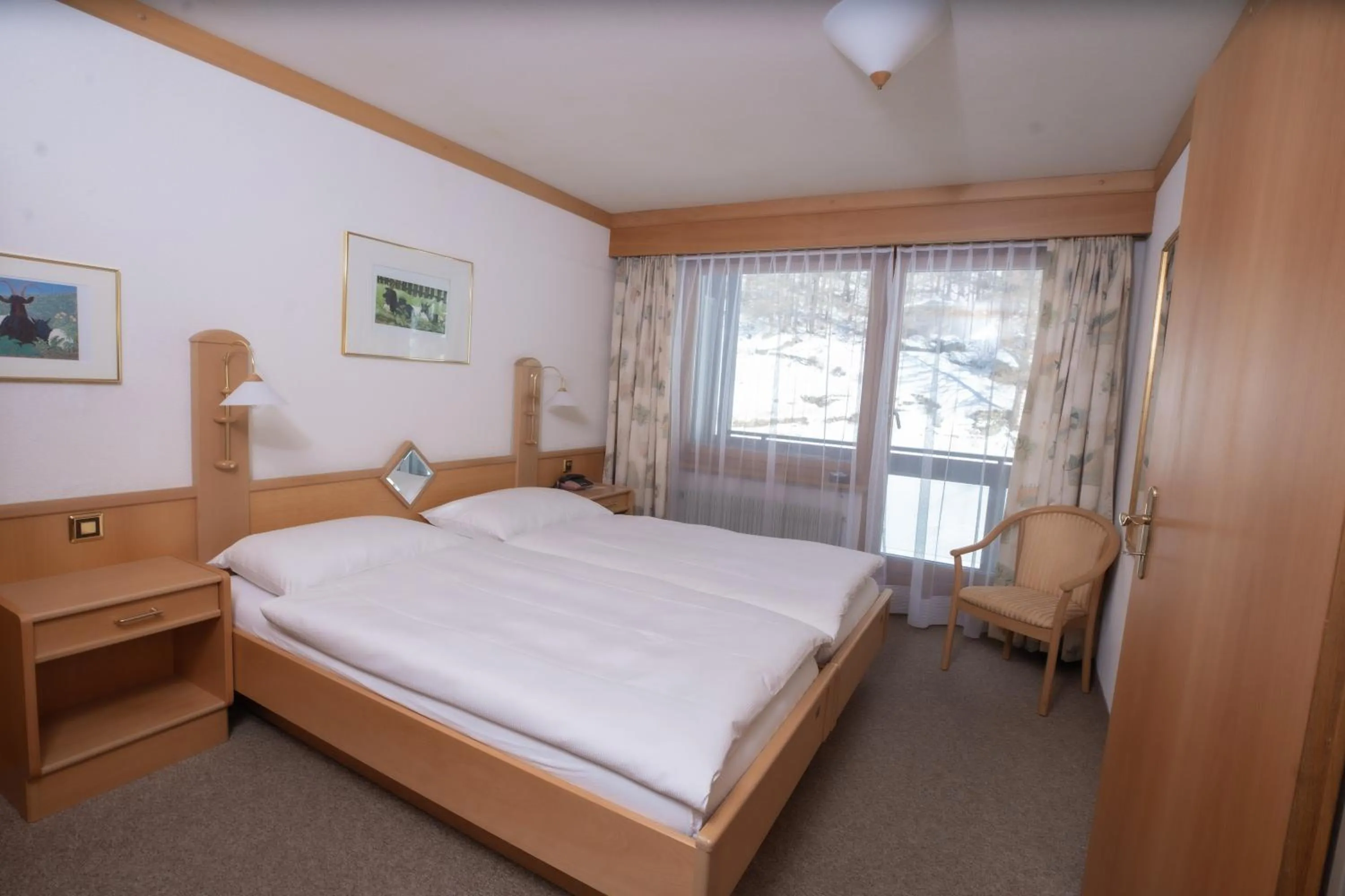 Bed in Hotel Alpenhof