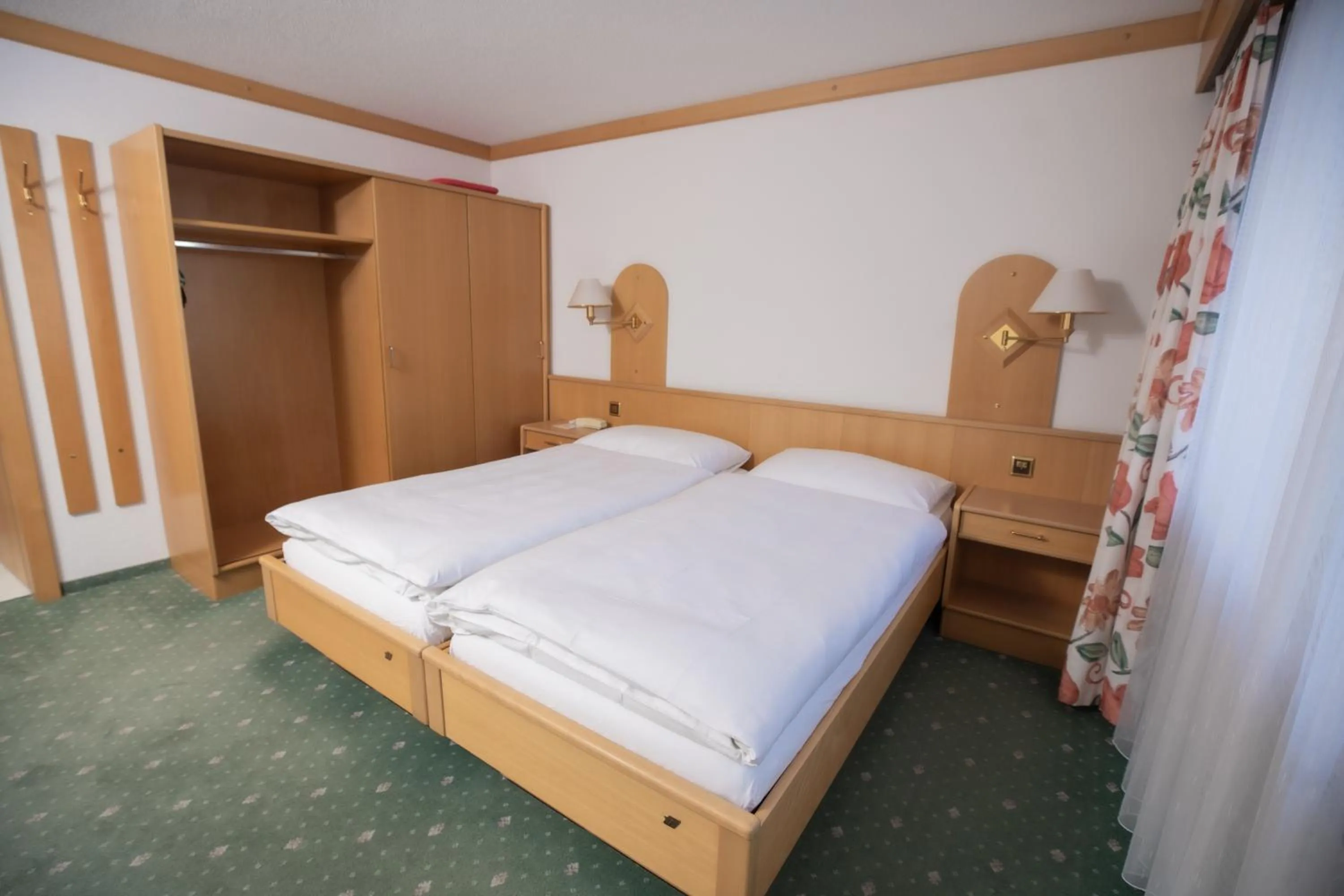 Bed in Hotel Alpenhof