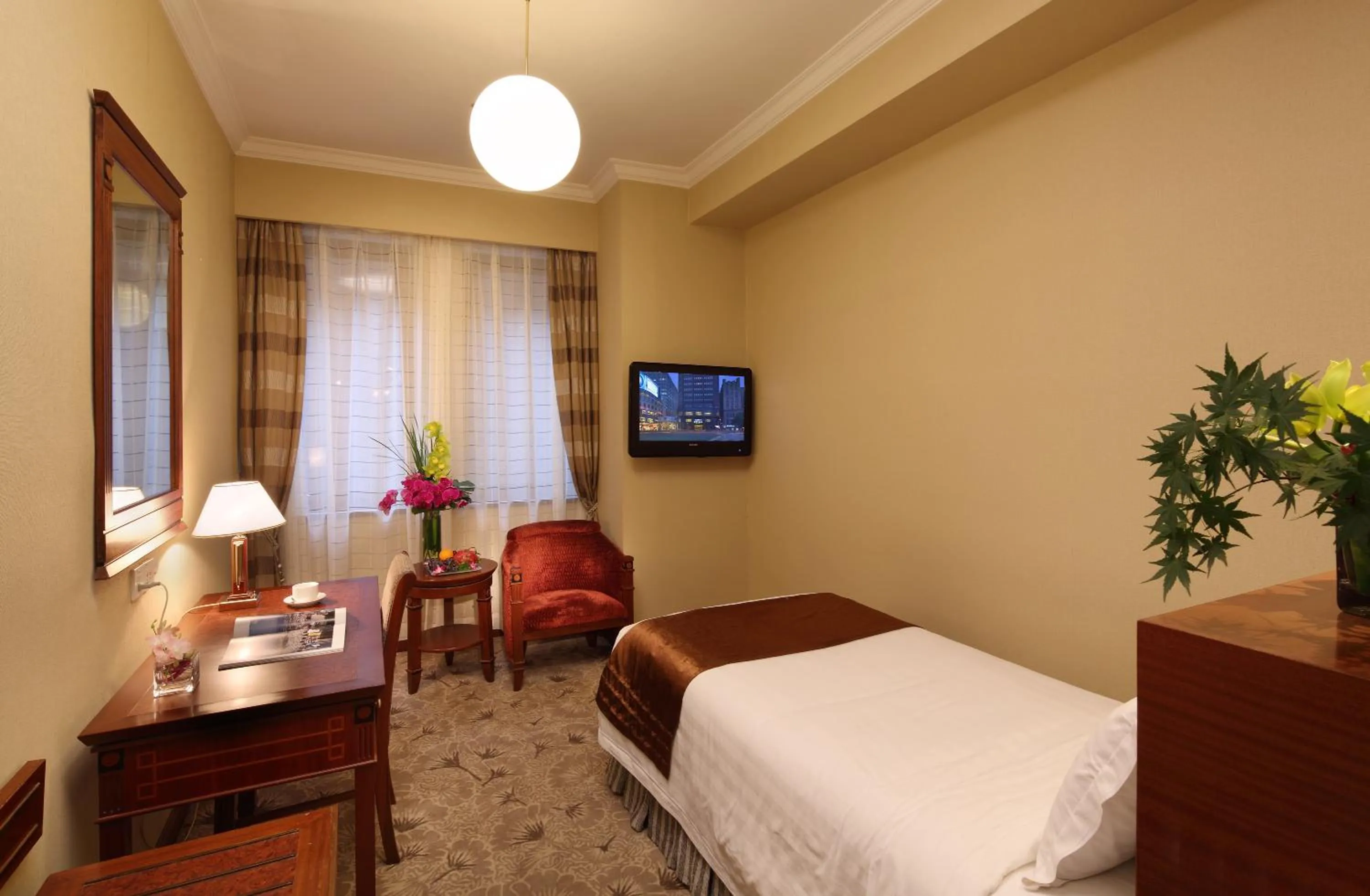 Bedroom, Bed in Shanghai Park Hotel - Hudec Excellent Historical Building - Priority Access for Classic Butterfly Cookies Without queuing to guests