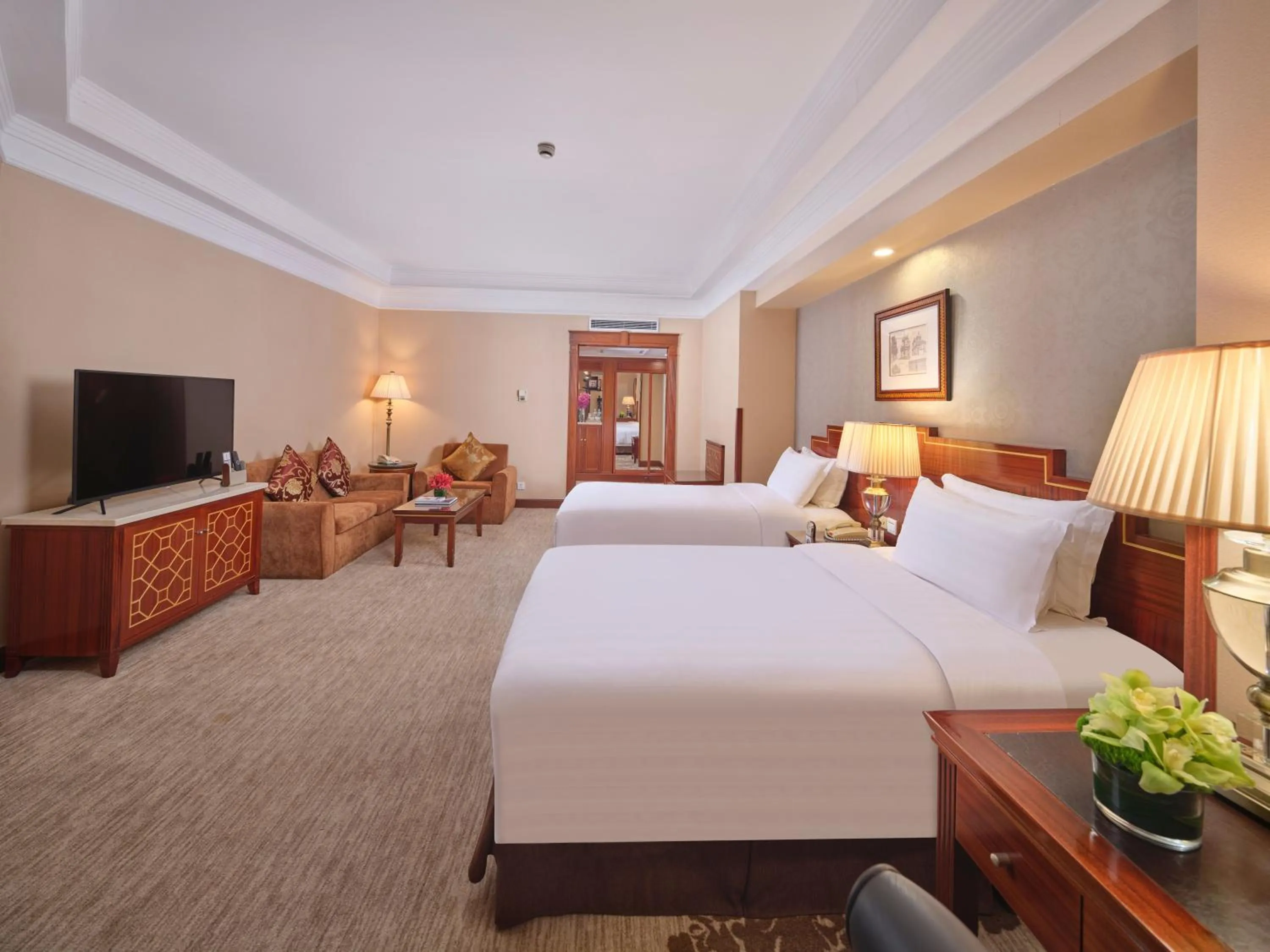 Bedroom, Bed in Shanghai Park Hotel - Hudec Excellent Historical Building - Priority Access for Classic Butterfly Cookies Without queuing to guests