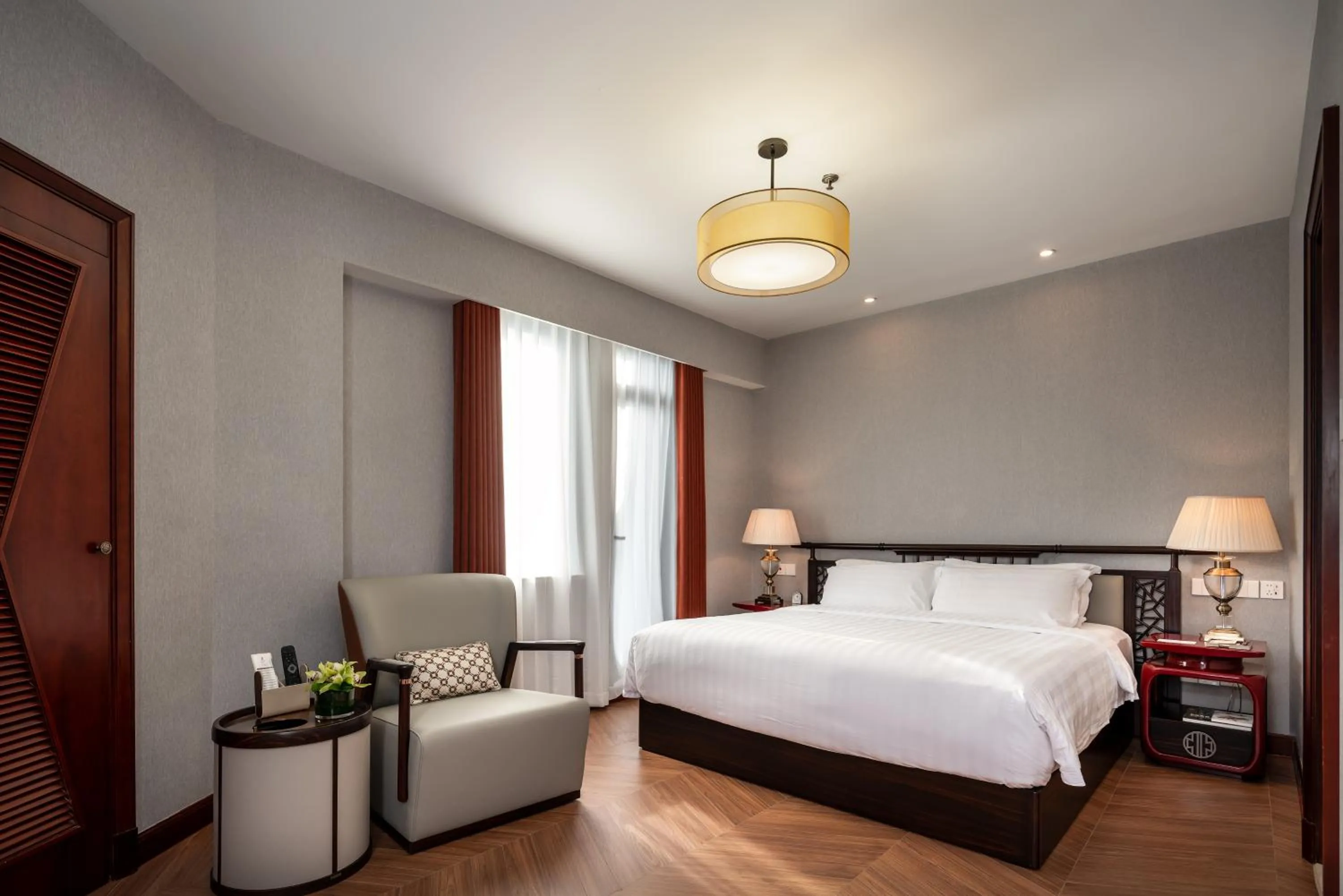 Bedroom, Bed in Shanghai Park Hotel - Hudec Excellent Historical Building - Priority Access for Classic Butterfly Cookies Without queuing to guests