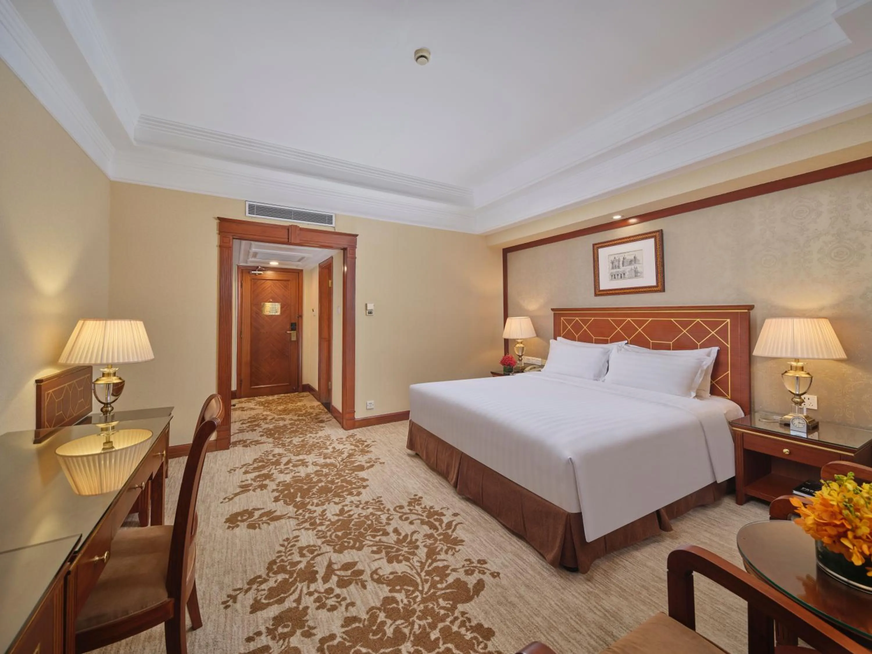 Bedroom, Bed in Shanghai Park Hotel - Hudec Excellent Historical Building - Priority Access for Classic Butterfly Cookies Without queuing to guests