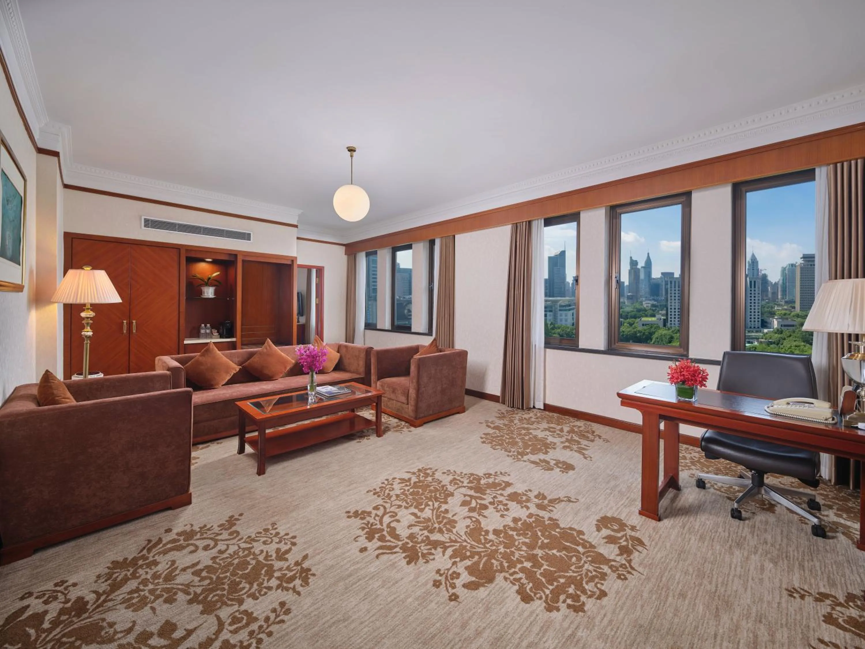 Living room in Shanghai Park Hotel - Hudec Excellent Historical Building - Priority Access for Classic Butterfly Cookies Without queuing to guests