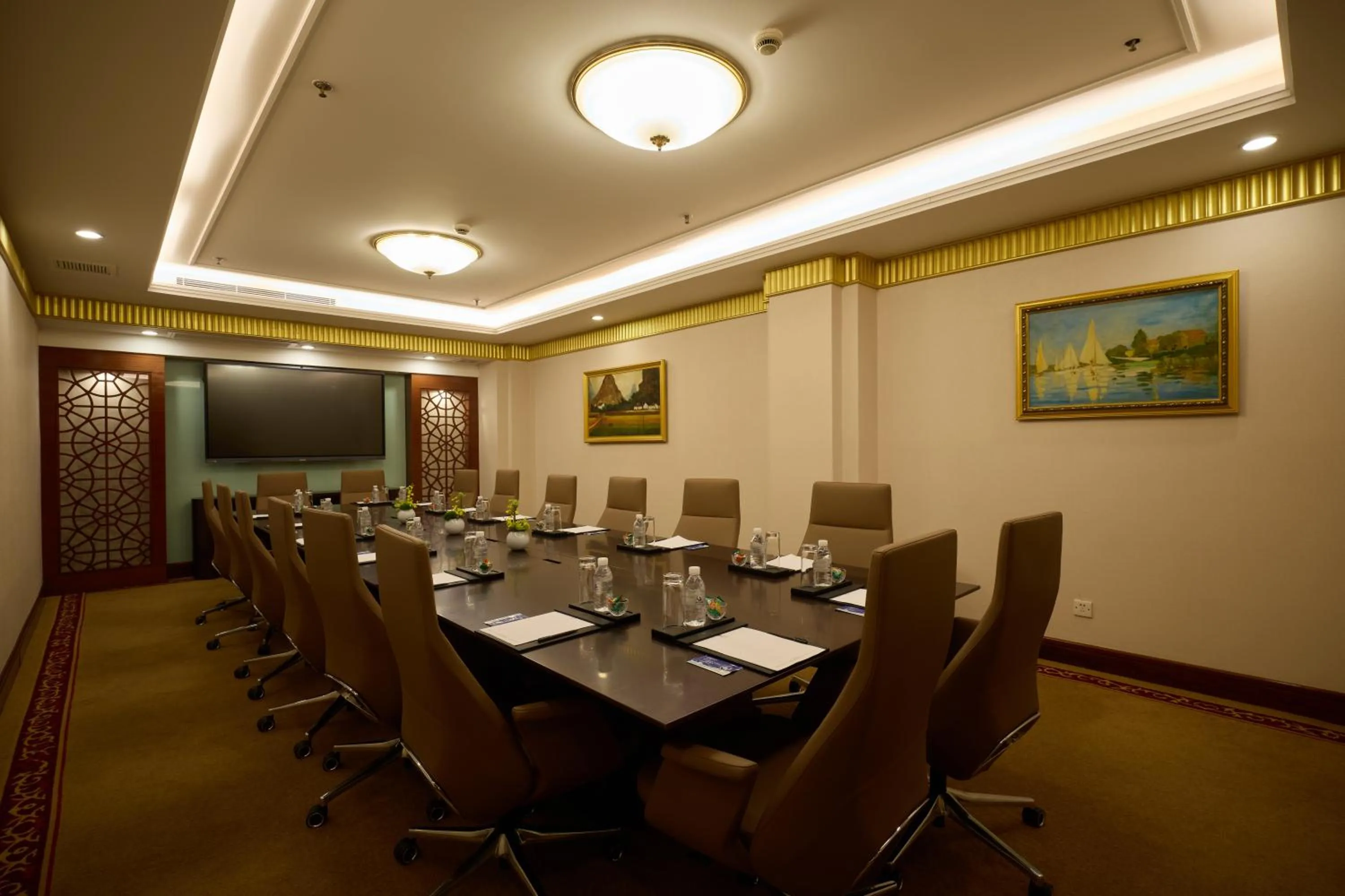 Meeting/conference room in Shanghai Park Hotel - Hudec Excellent Historical Building - Priority Access for Classic Butterfly Cookies Without queuing to guests