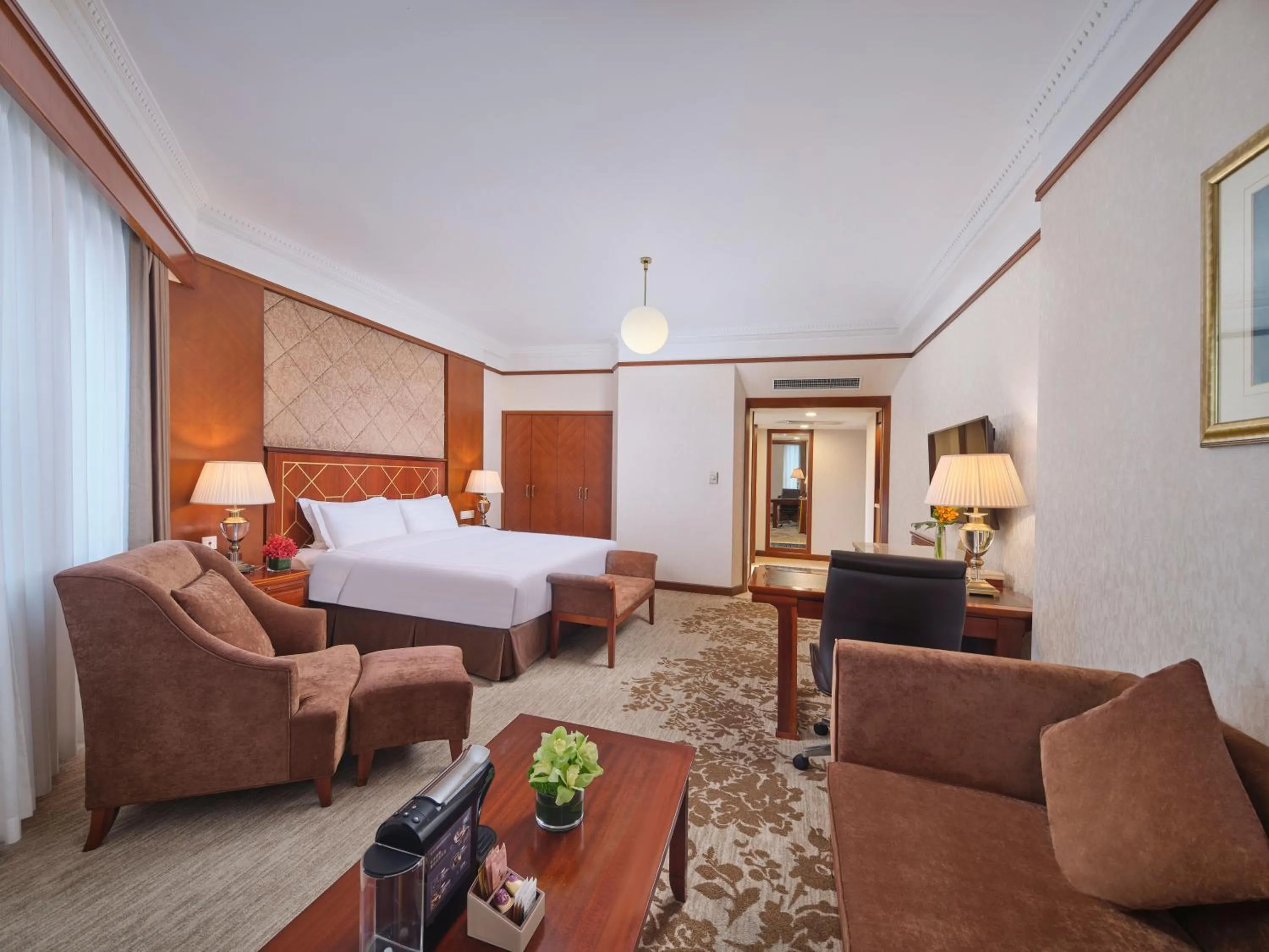 Bedroom, Bed in Shanghai Park Hotel - Hudec Excellent Historical Building - Priority Access for Classic Butterfly Cookies Without queuing to guests