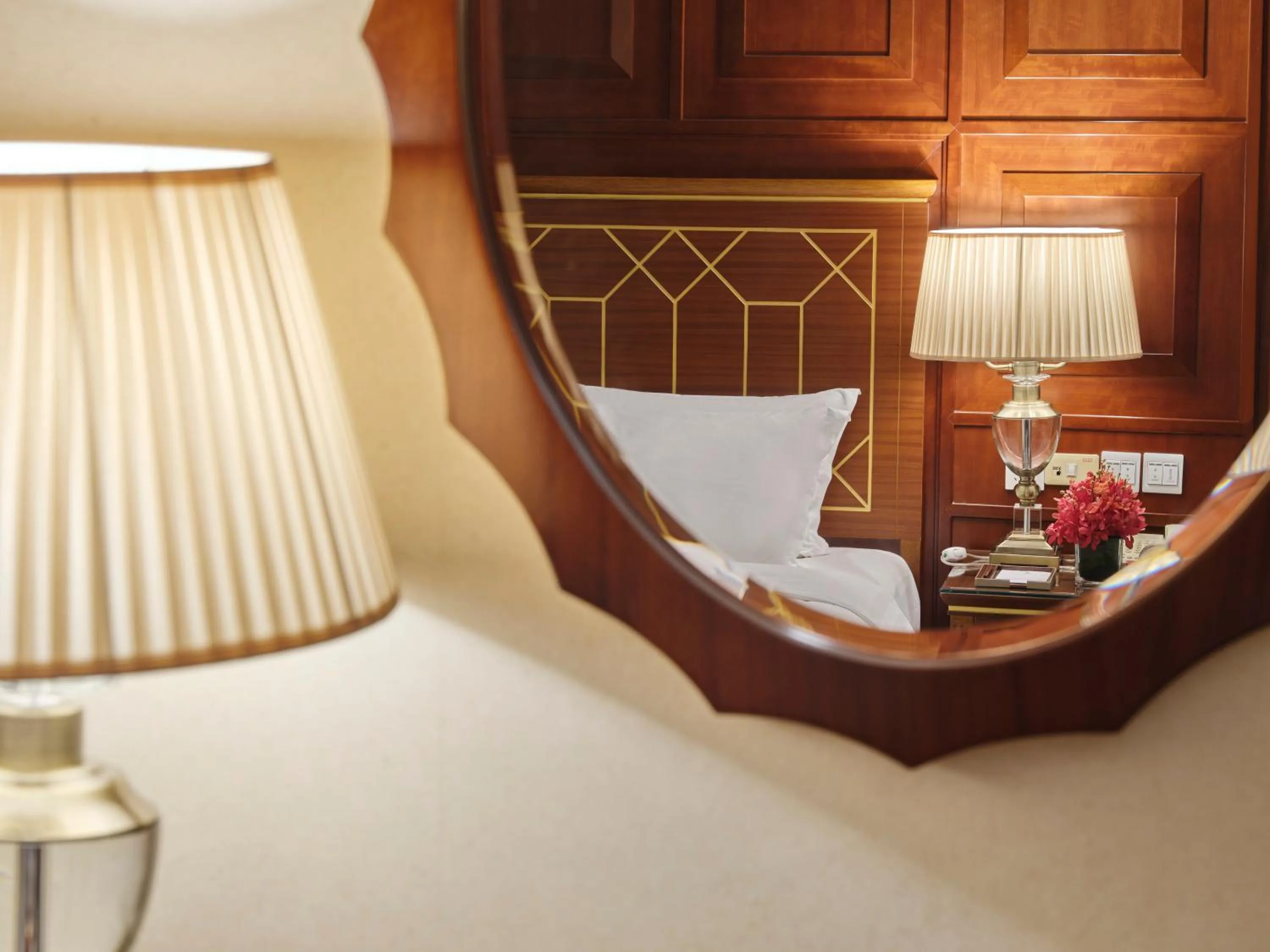 Bedroom, Bed in Shanghai Park Hotel - Hudec Excellent Historical Building - Priority Access for Classic Butterfly Cookies Without queuing to guests