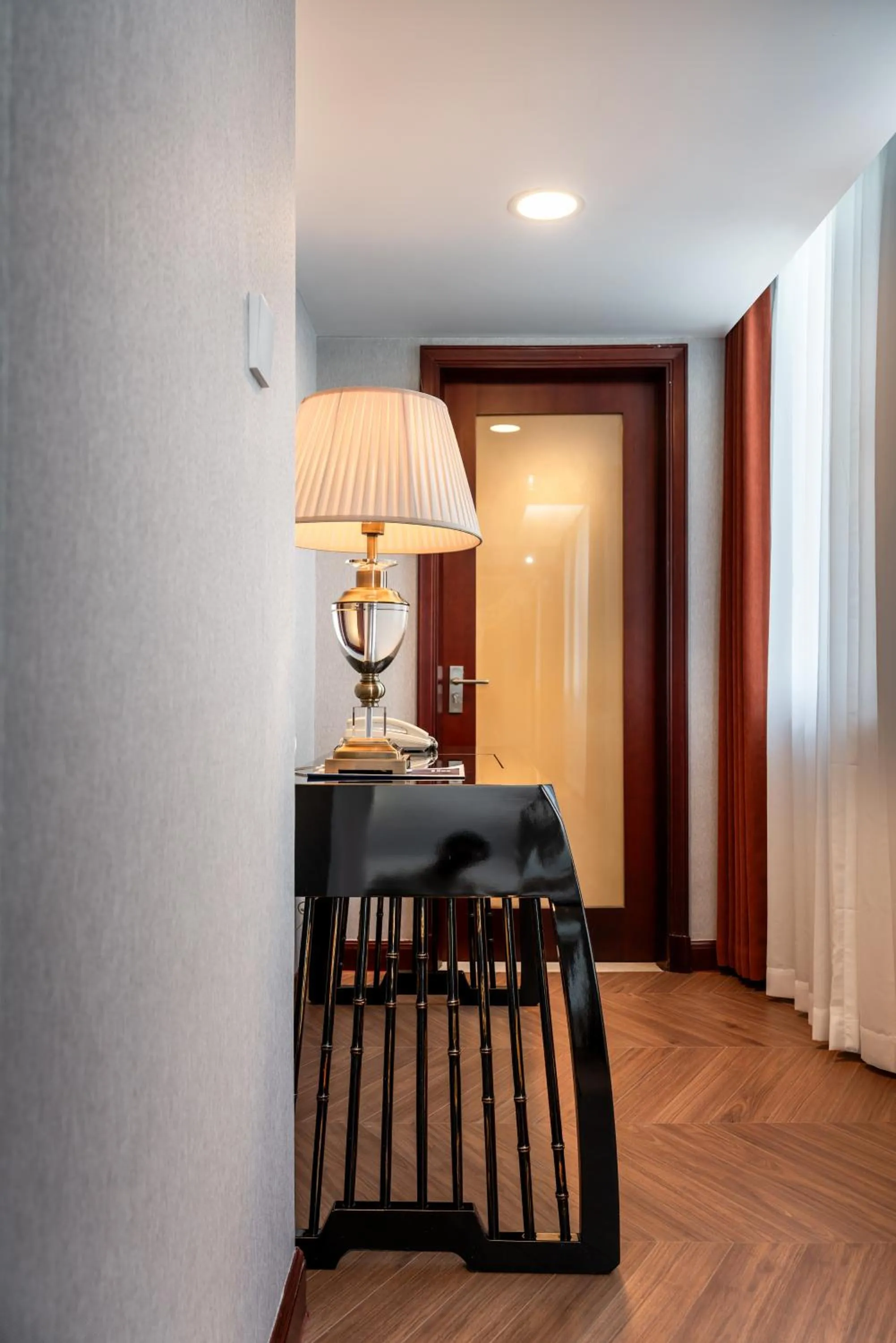 Living room in Shanghai Park Hotel - Hudec Excellent Historical Building - Priority Access for Classic Butterfly Cookies Without queuing to guests