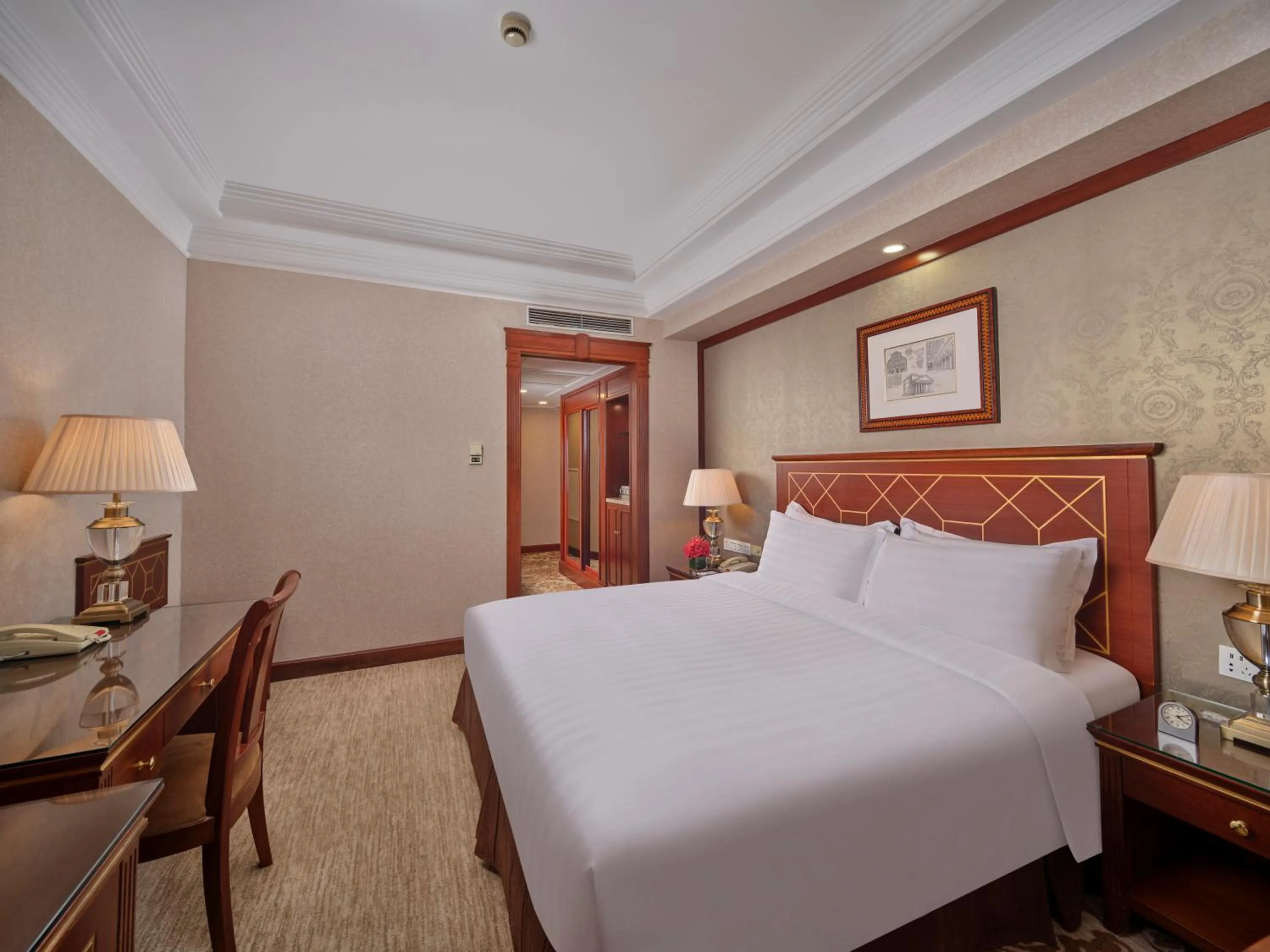 Bedroom, Bed in Shanghai Park Hotel - Hudec Excellent Historical Building - Priority Access for Classic Butterfly Cookies Without queuing to guests