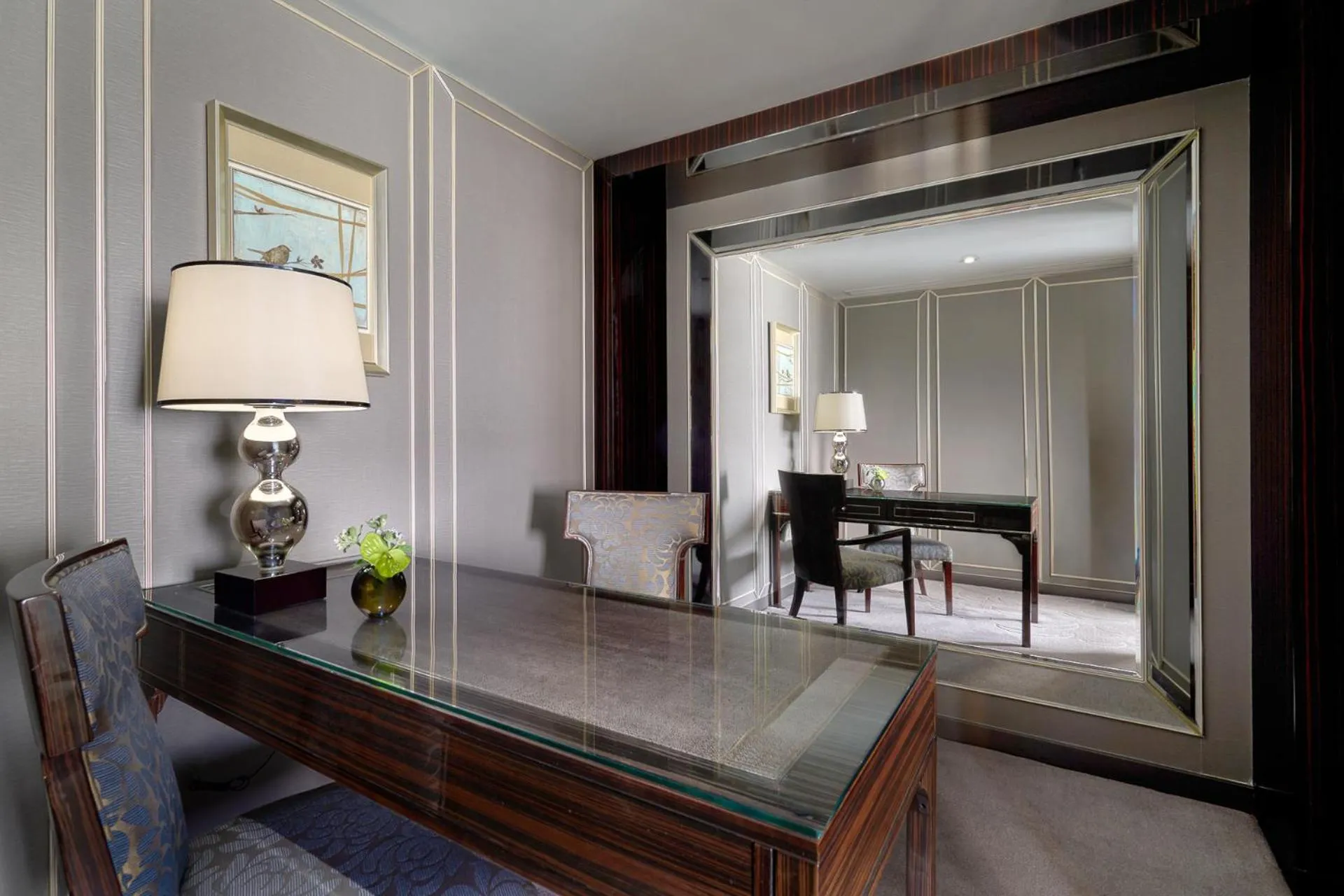 Seating area in The Kunlun Beijing Jin Jiang Radisson