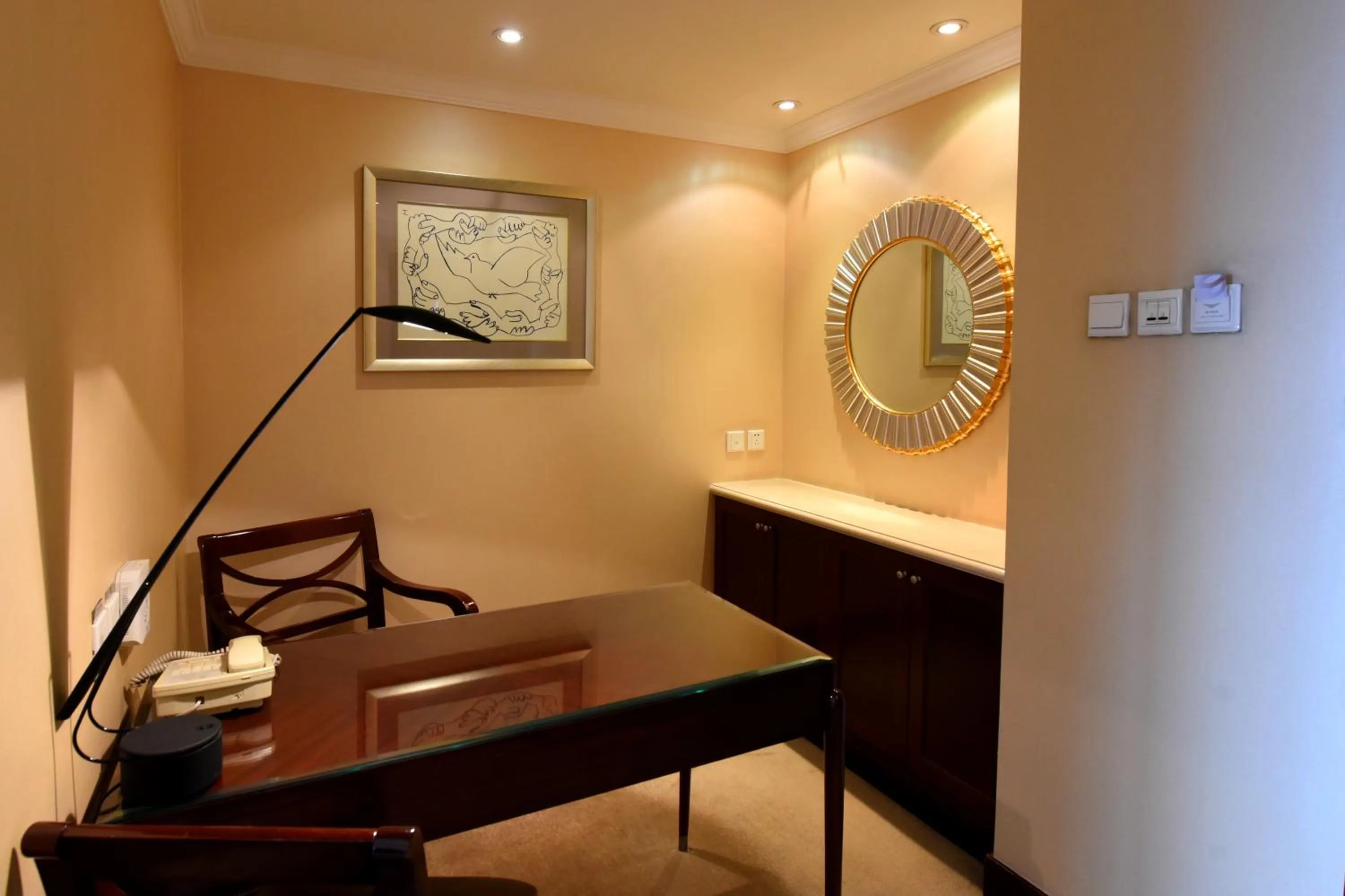 Seating area in The Kunlun Beijing Jin Jiang Radisson