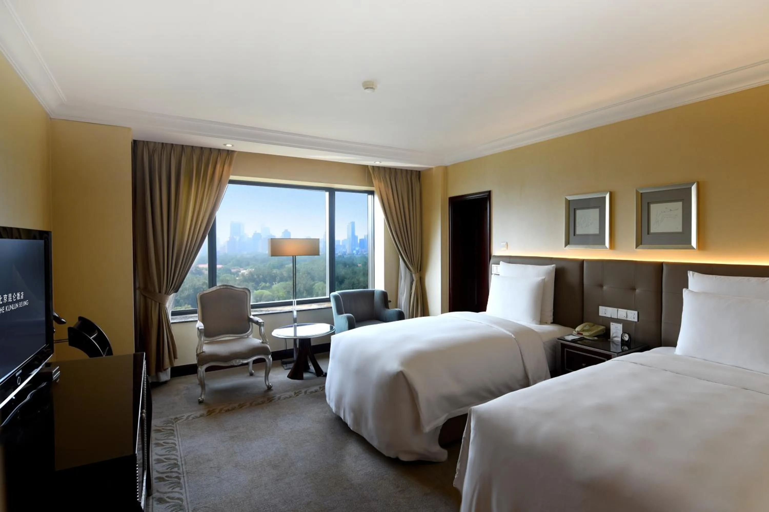 Bedroom, Bed in The Kunlun Beijing Jin Jiang Radisson