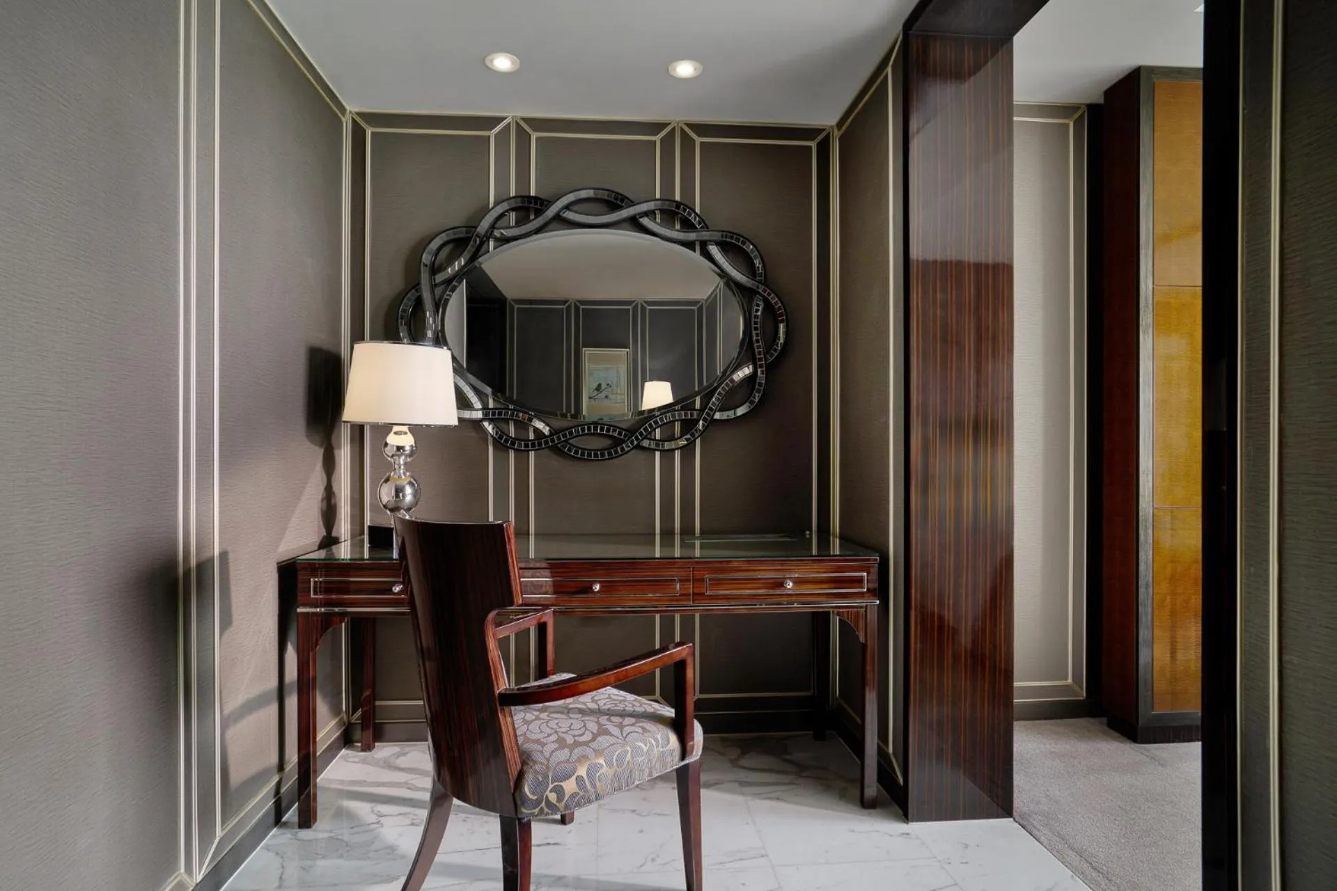 Seating area in The Kunlun Beijing Jin Jiang Radisson