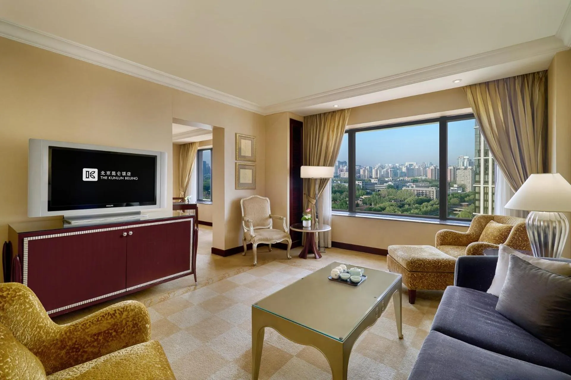 Living room in The Kunlun Beijing Jin Jiang Radisson