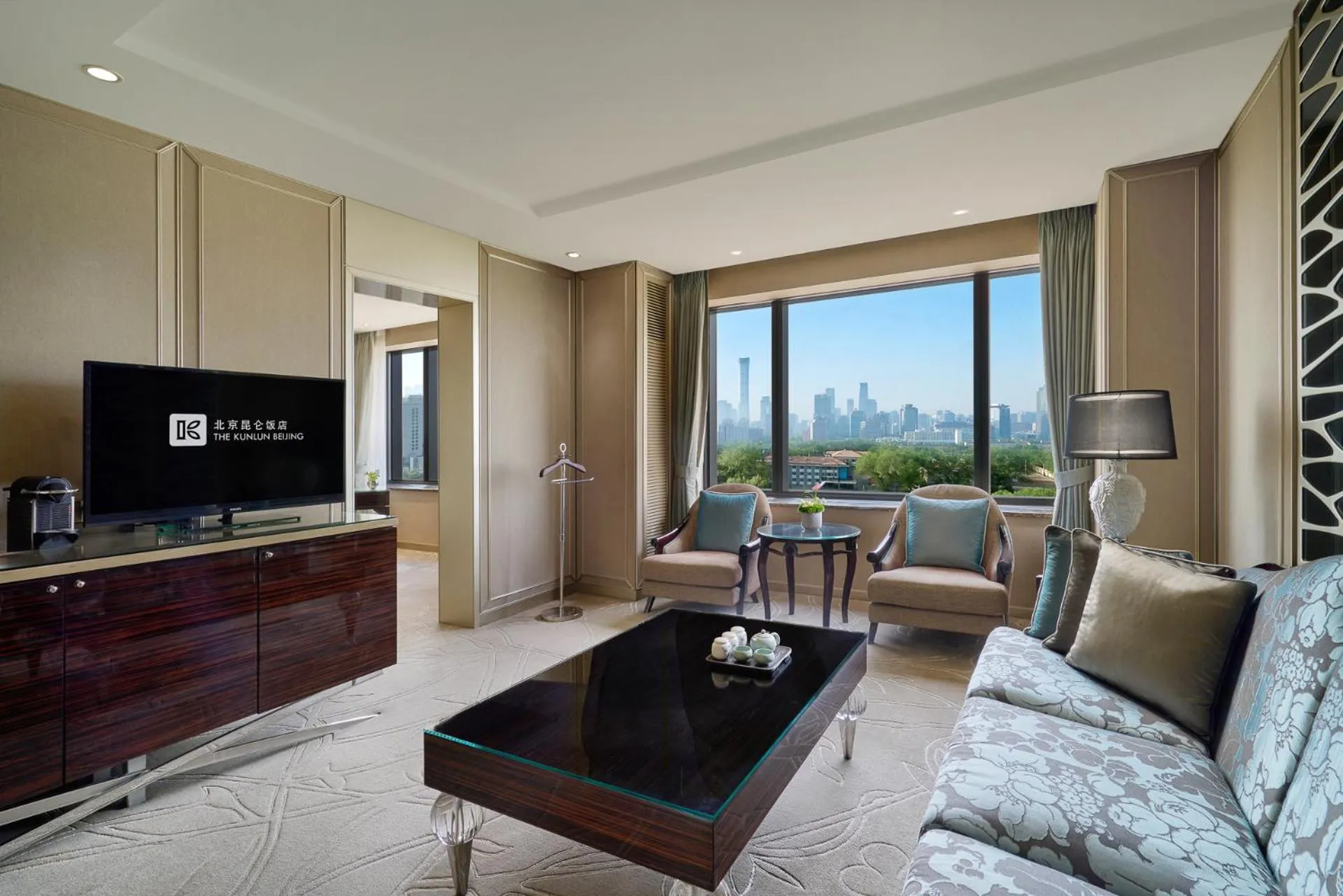 Living room in The Kunlun Beijing Jin Jiang Radisson