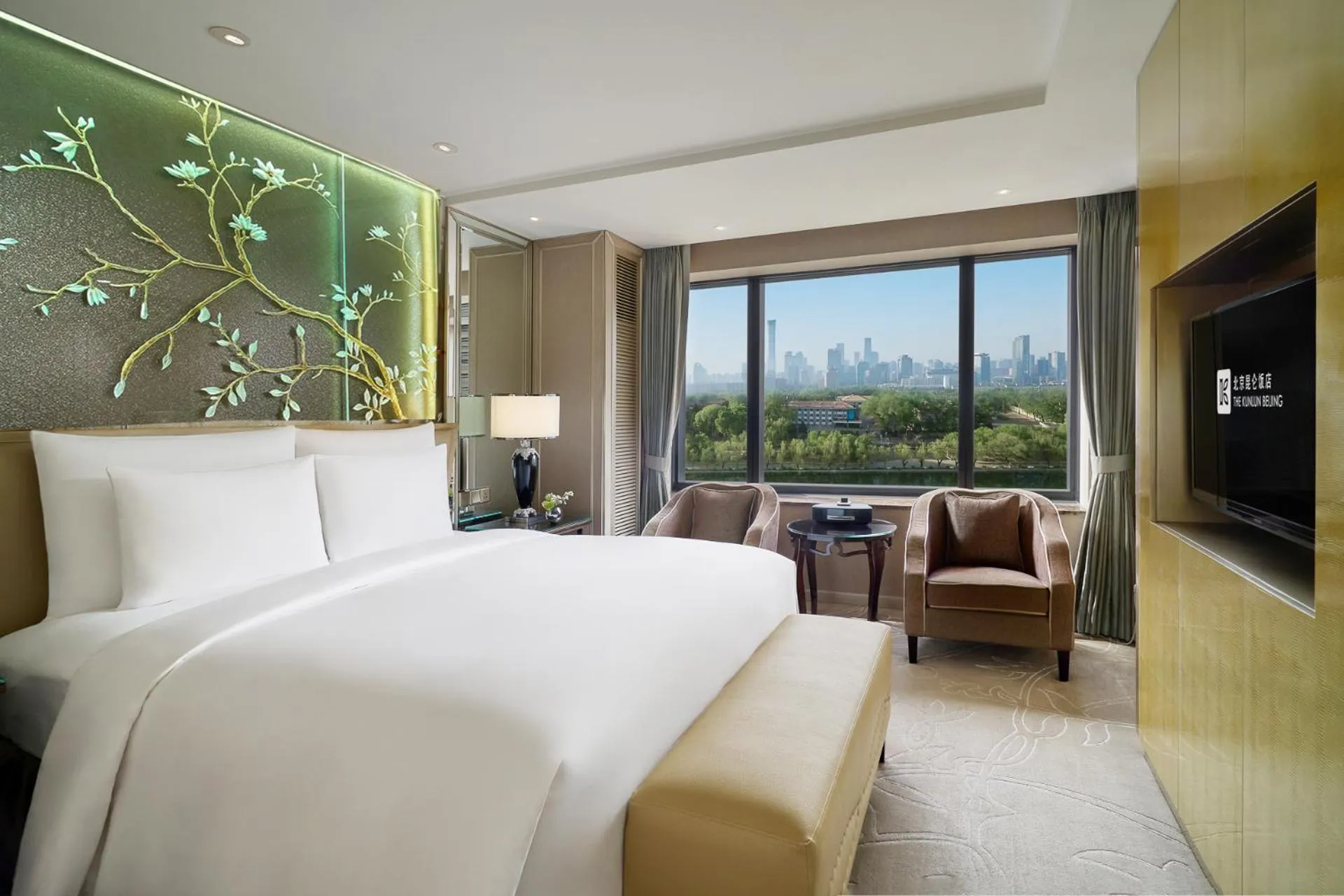 Bedroom, Bed in The Kunlun Beijing Jin Jiang Radisson