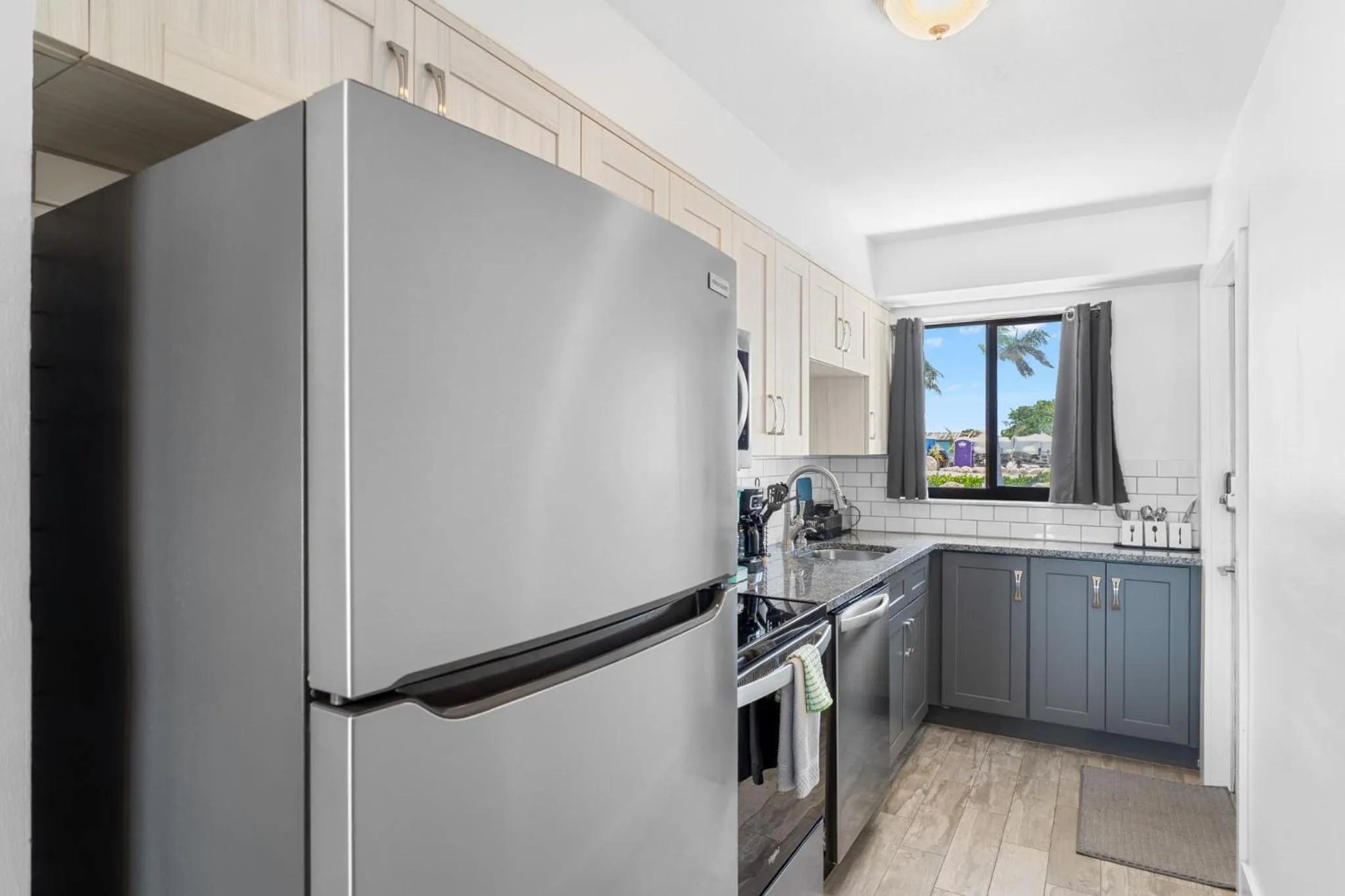 Kitchen or kitchenette in Off the Charts Inn