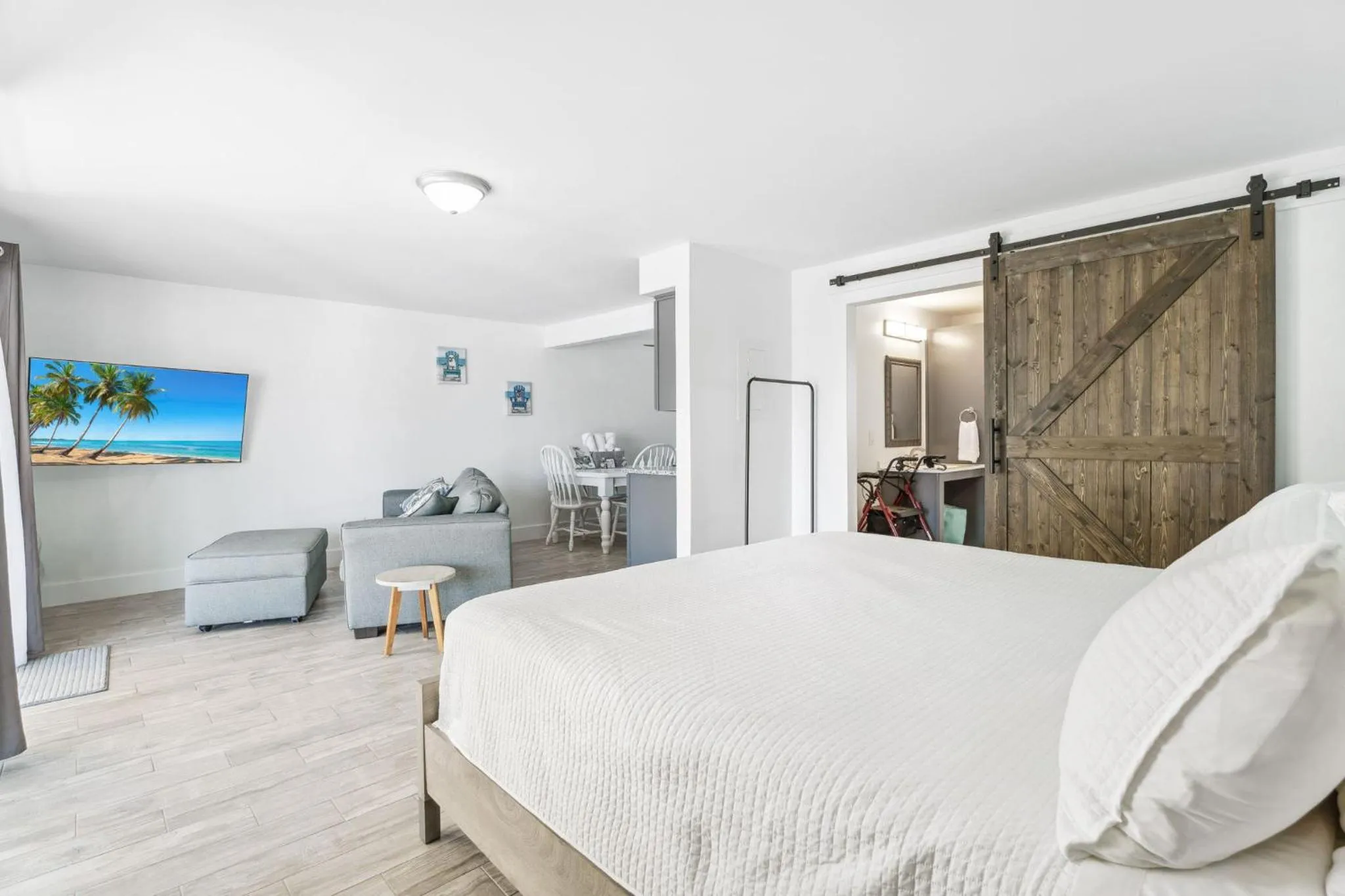 Seating area, Bed in Off the Charts Inn