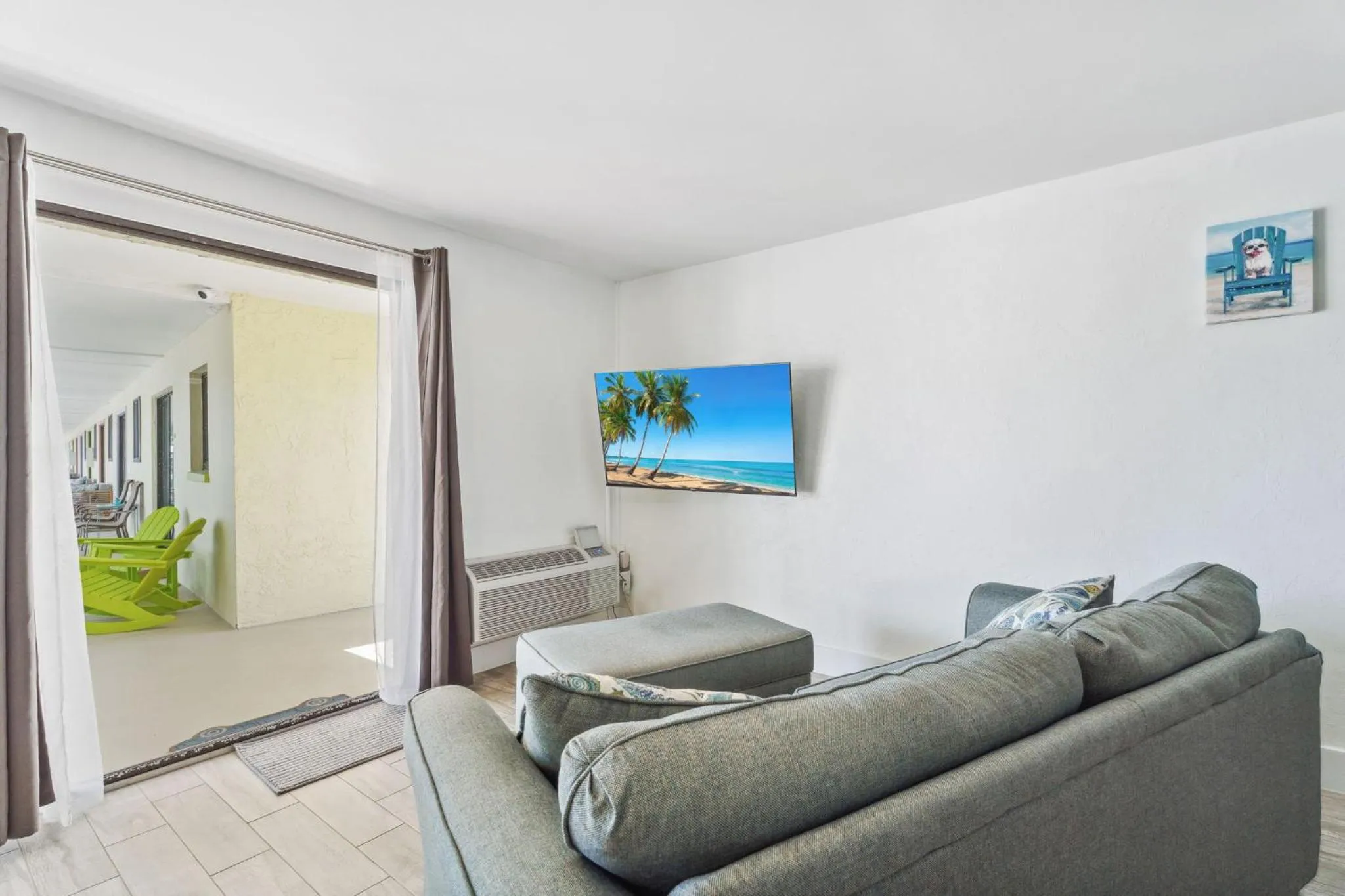 TV and multimedia in Off the Charts Inn