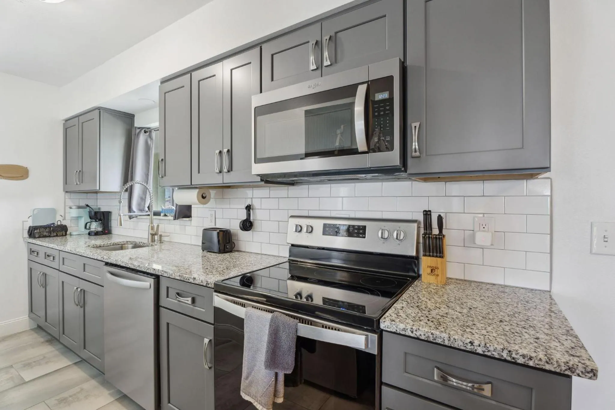 Kitchen or kitchenette in Off the Charts Inn