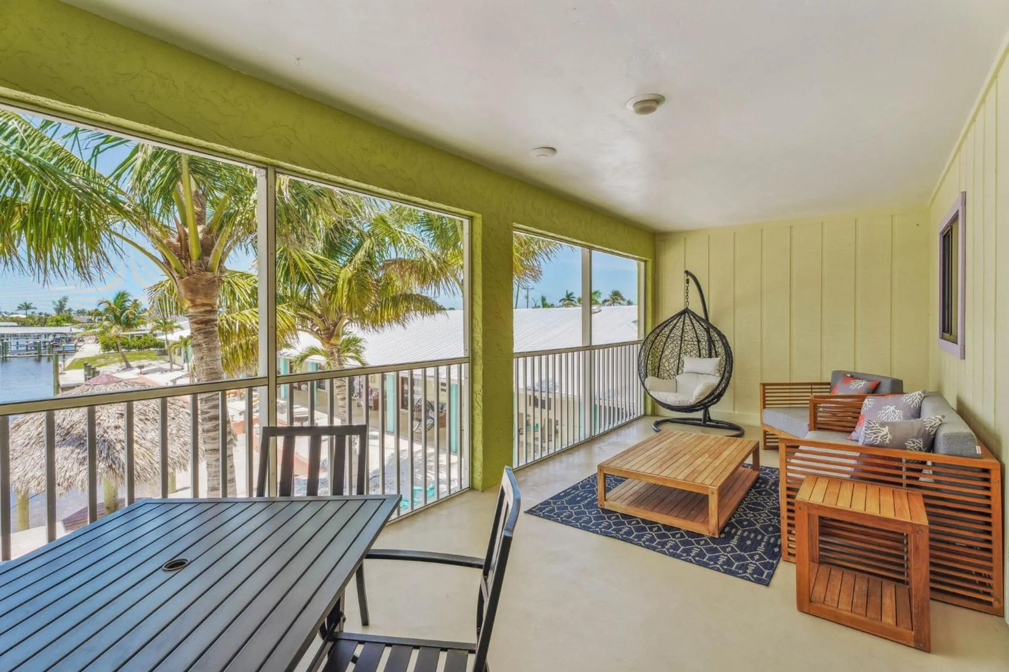 Balcony/Terrace in Off the Charts Inn