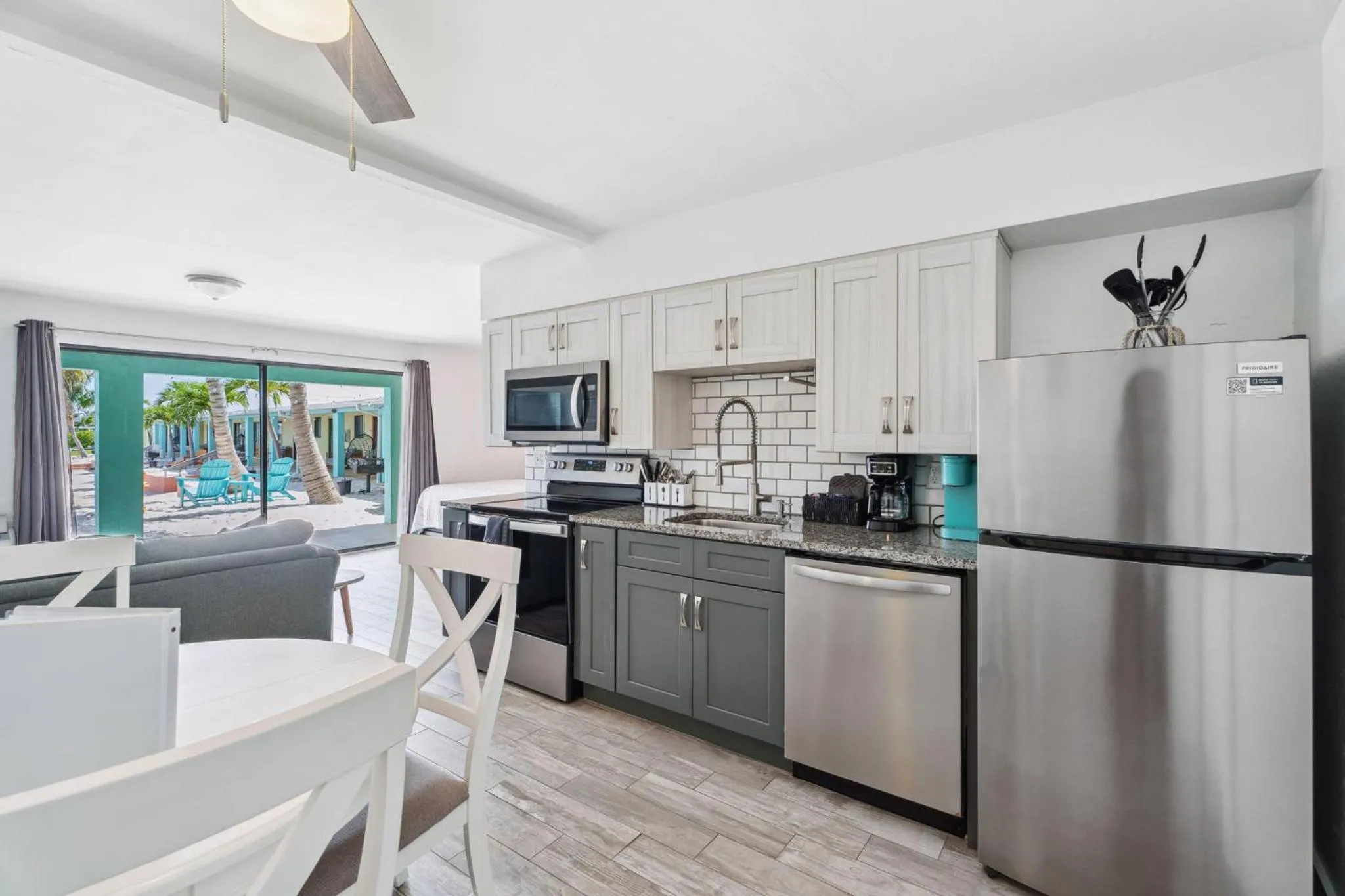 Kitchen or kitchenette in Off the Charts Inn