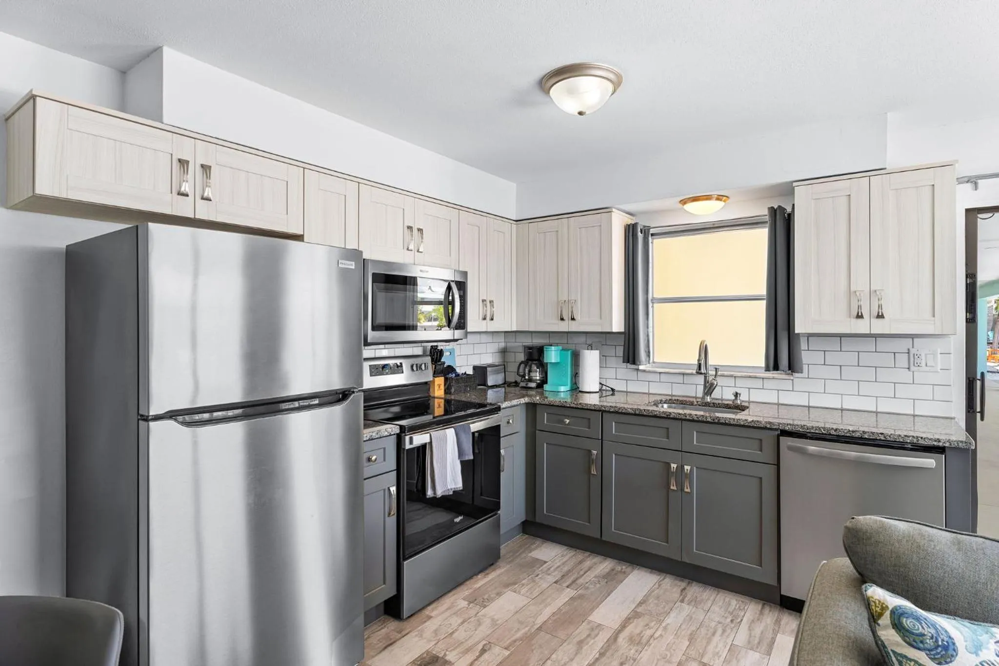 Kitchen or kitchenette in Off the Charts Inn