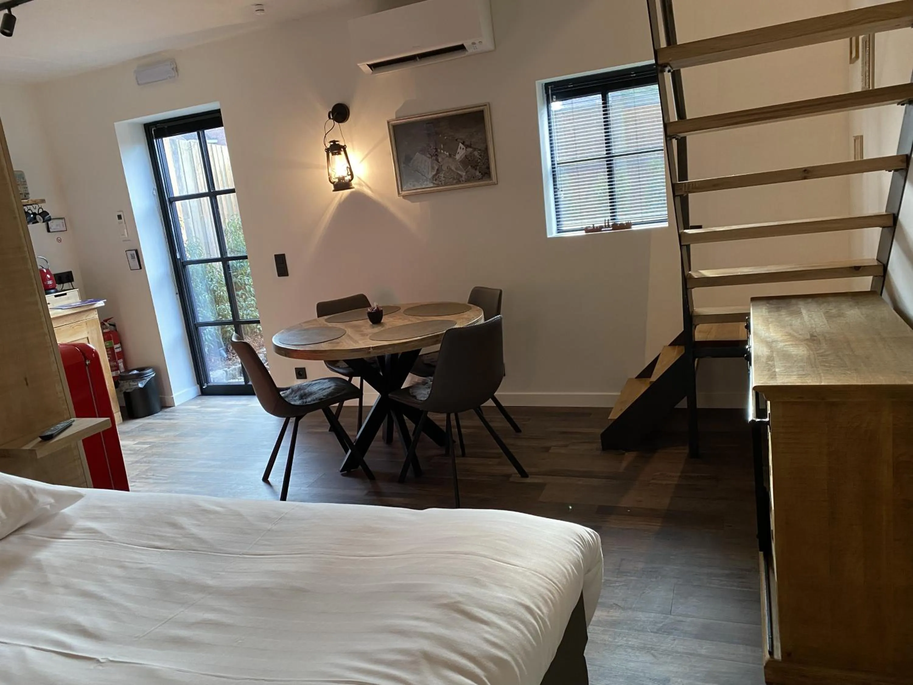 Dining area, Bed in B&B Sint-Mariaburg