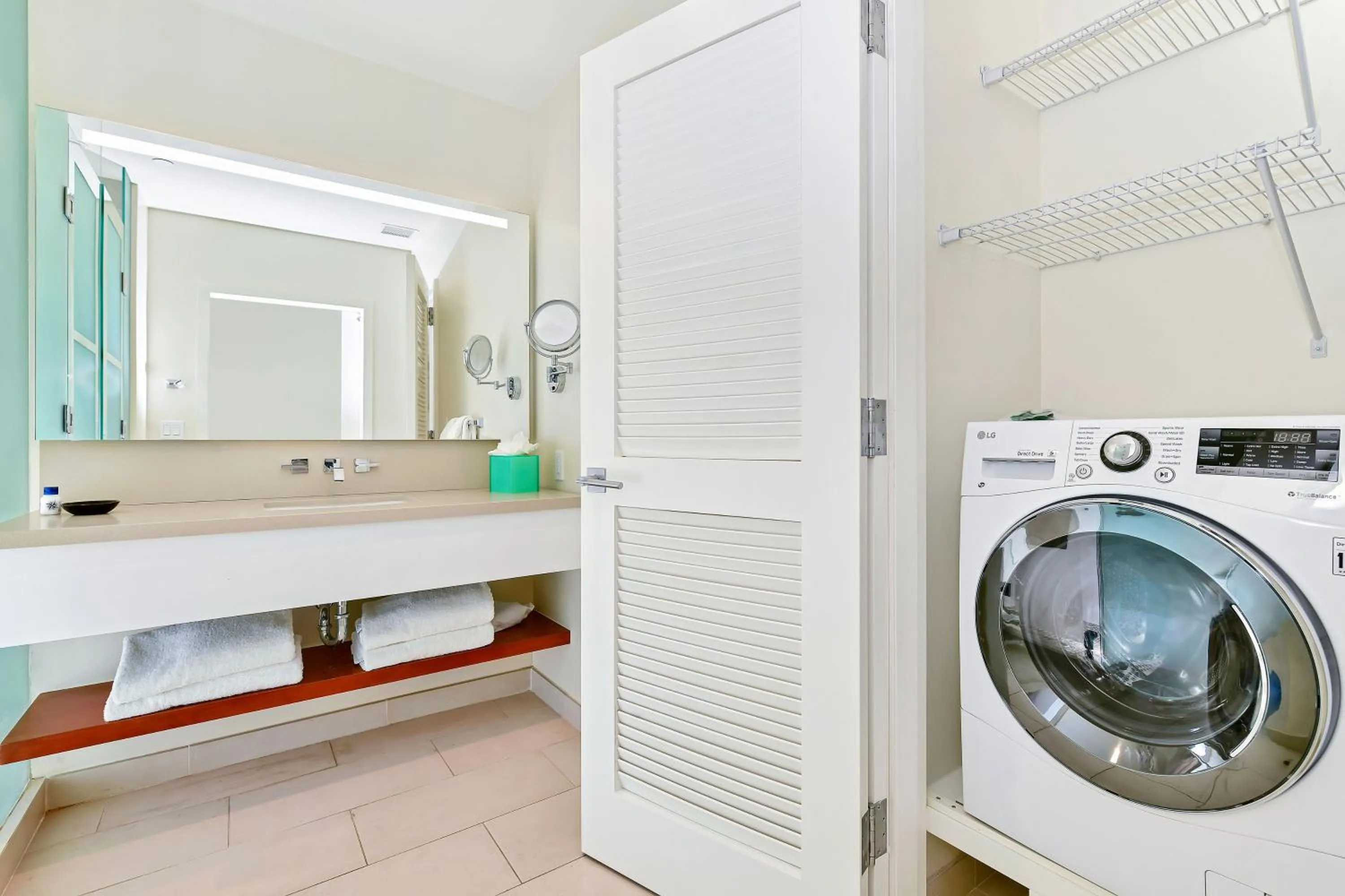 Shower in Margaritaville Beach Resort Nassau