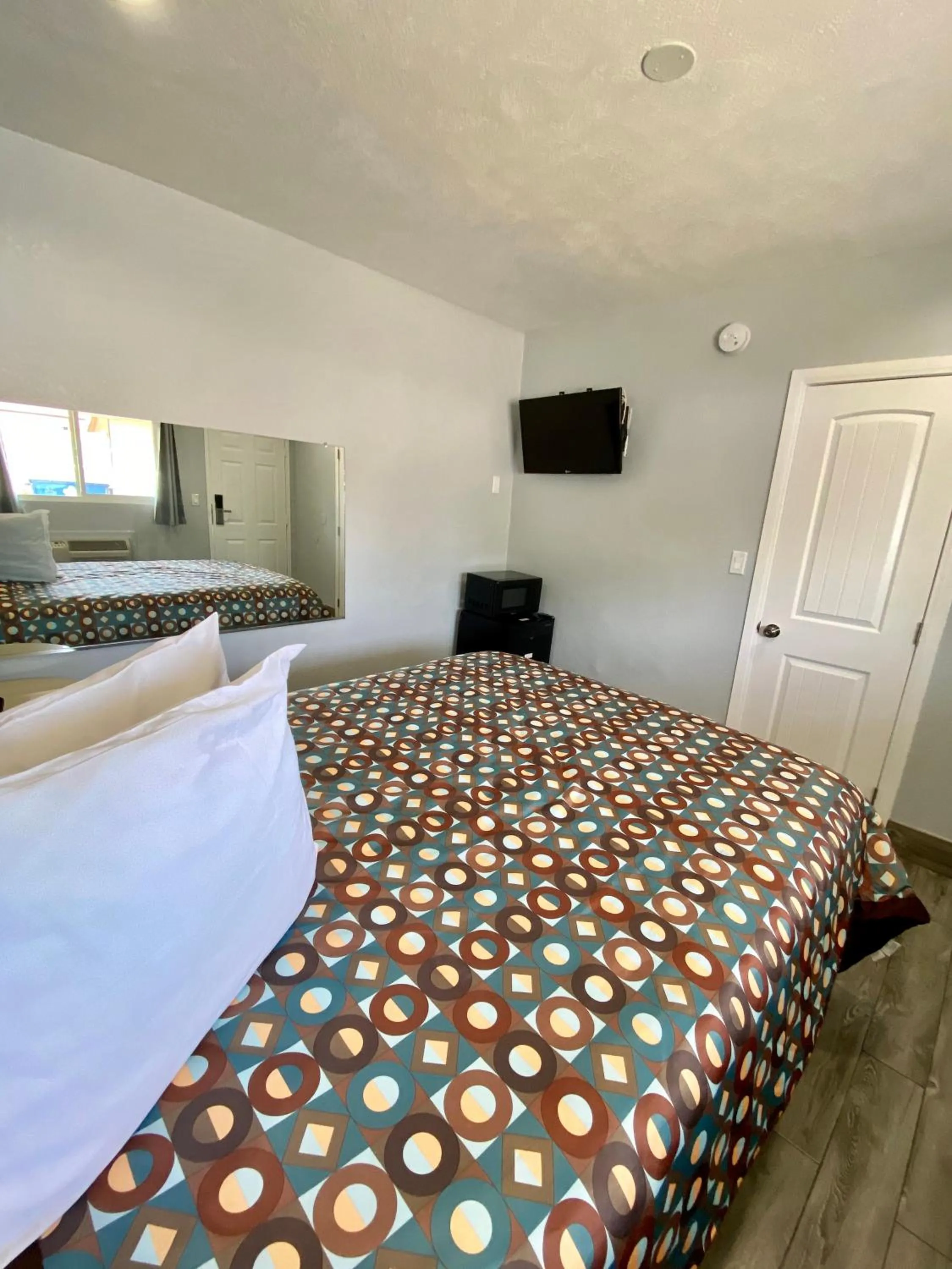Bedroom, Bed in Dixie Motel