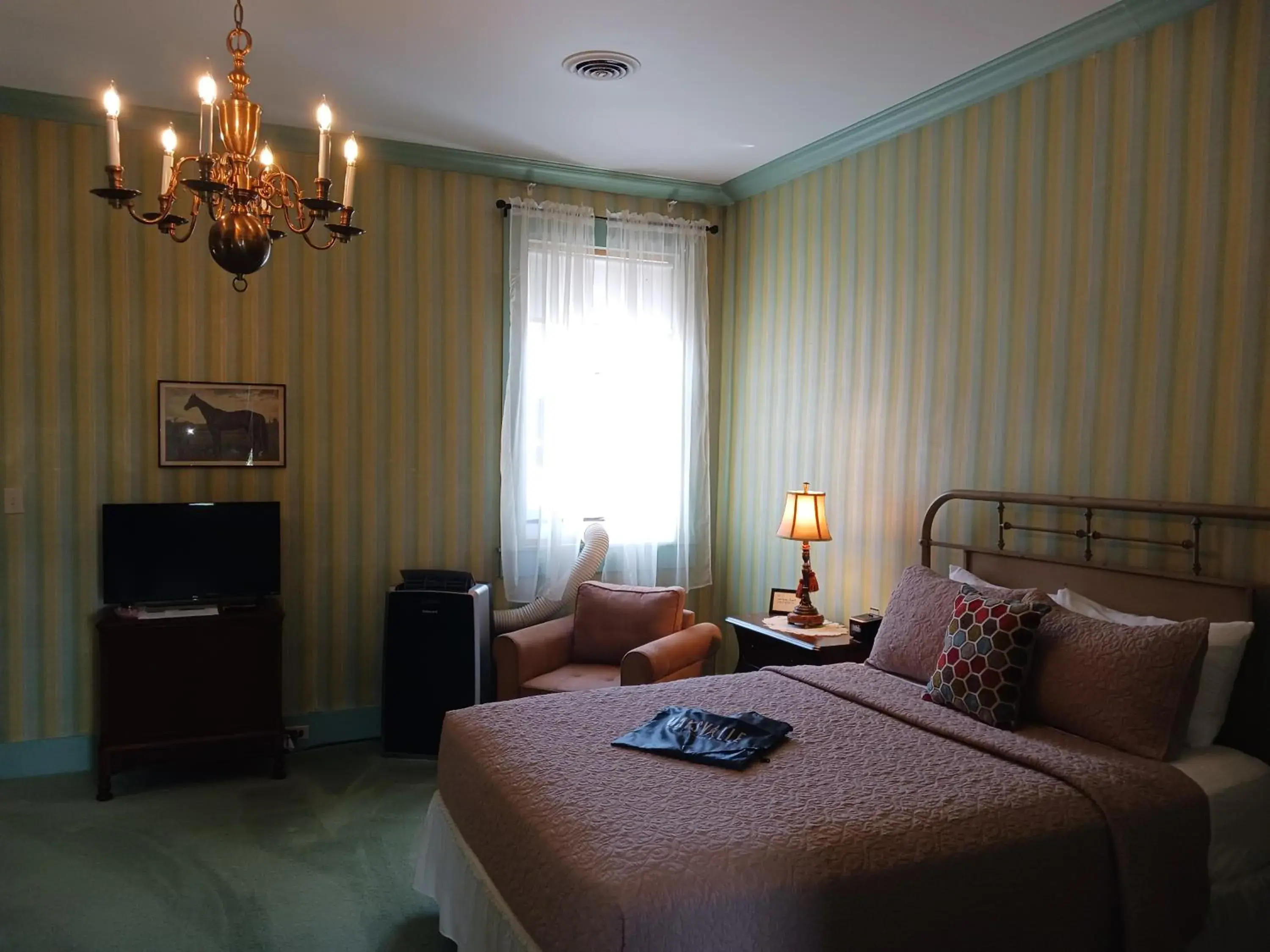 Queen Suite in Lee House Inn Queen Suite in Lee House Inn