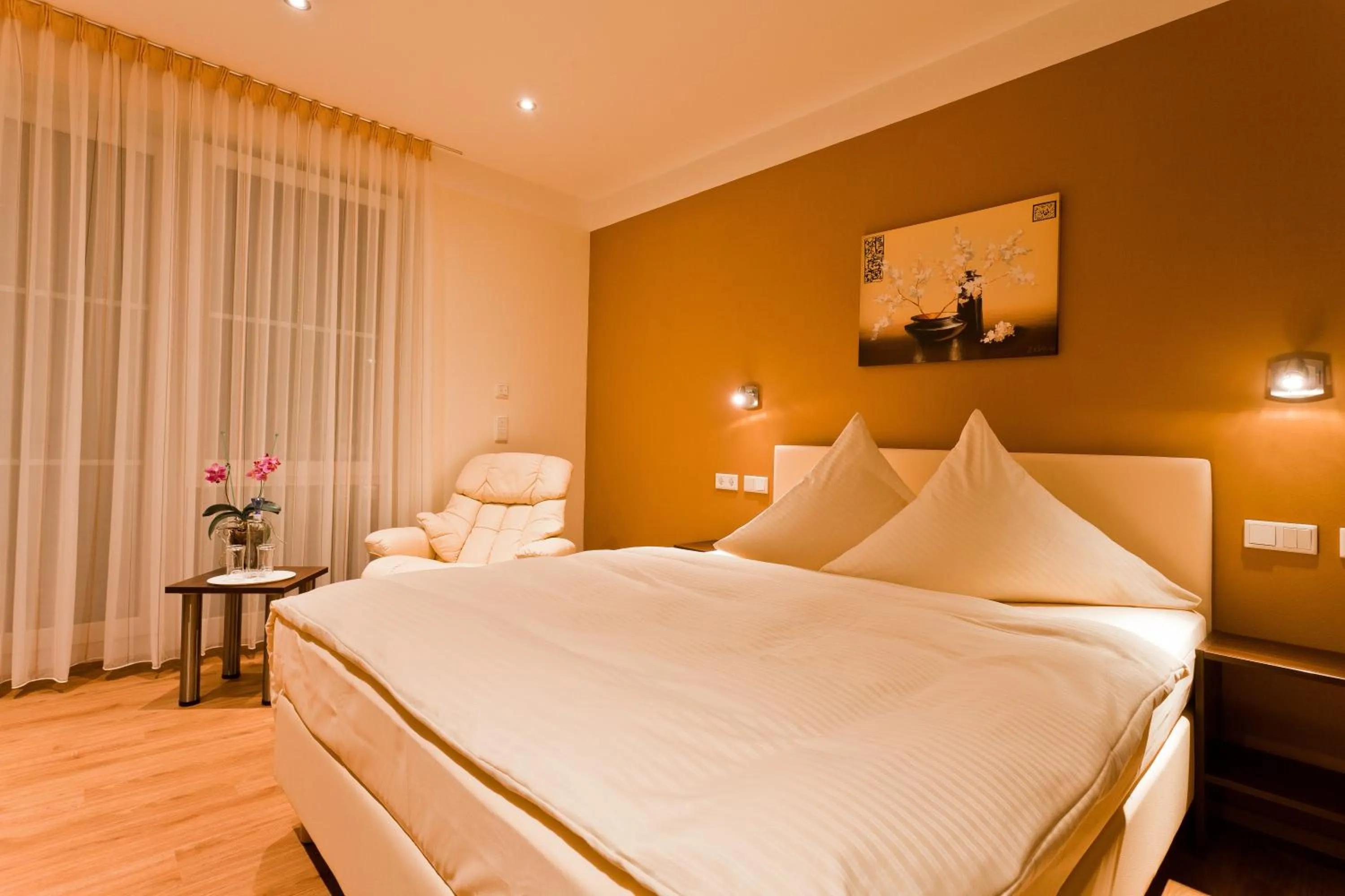 Photo of the whole room, Bed in Engelhard Das Landhotel Garni
