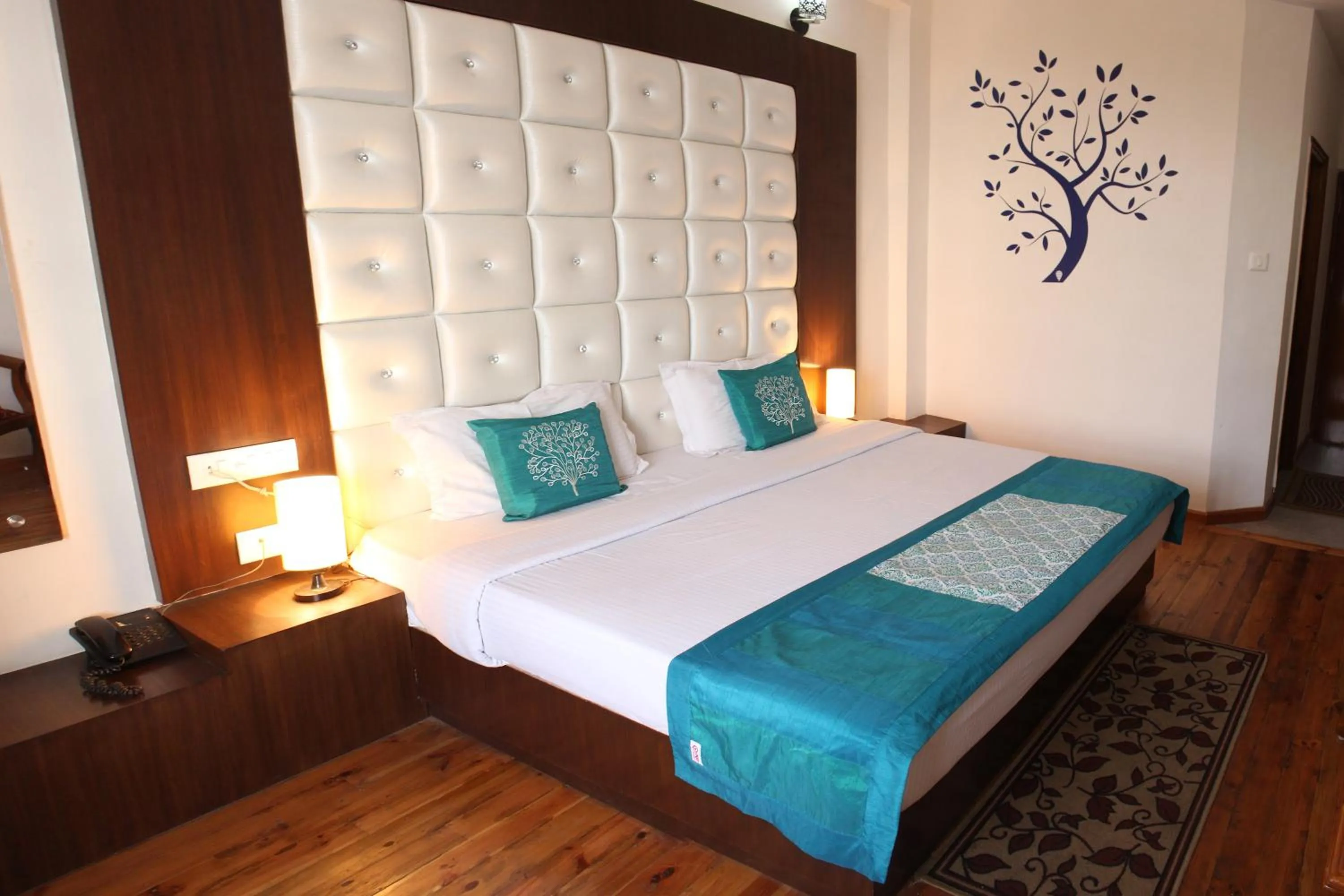 Bed in Hotel Vatika - the riverside resort