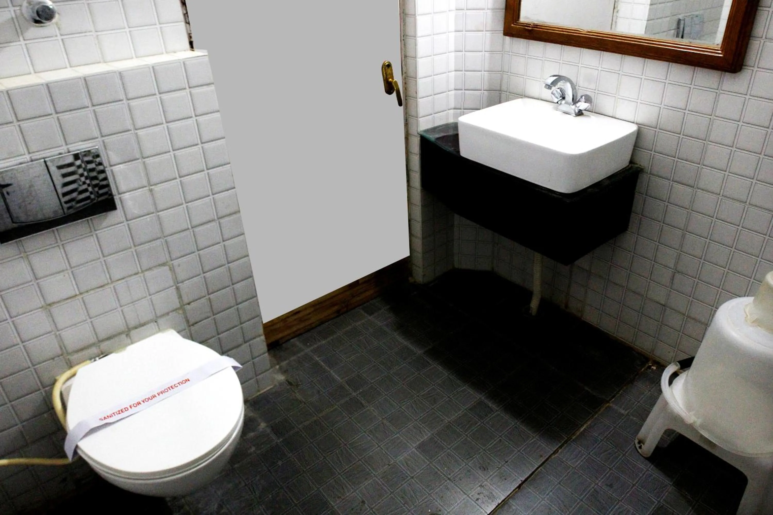 Shower in Hotel Vatika - the riverside resort