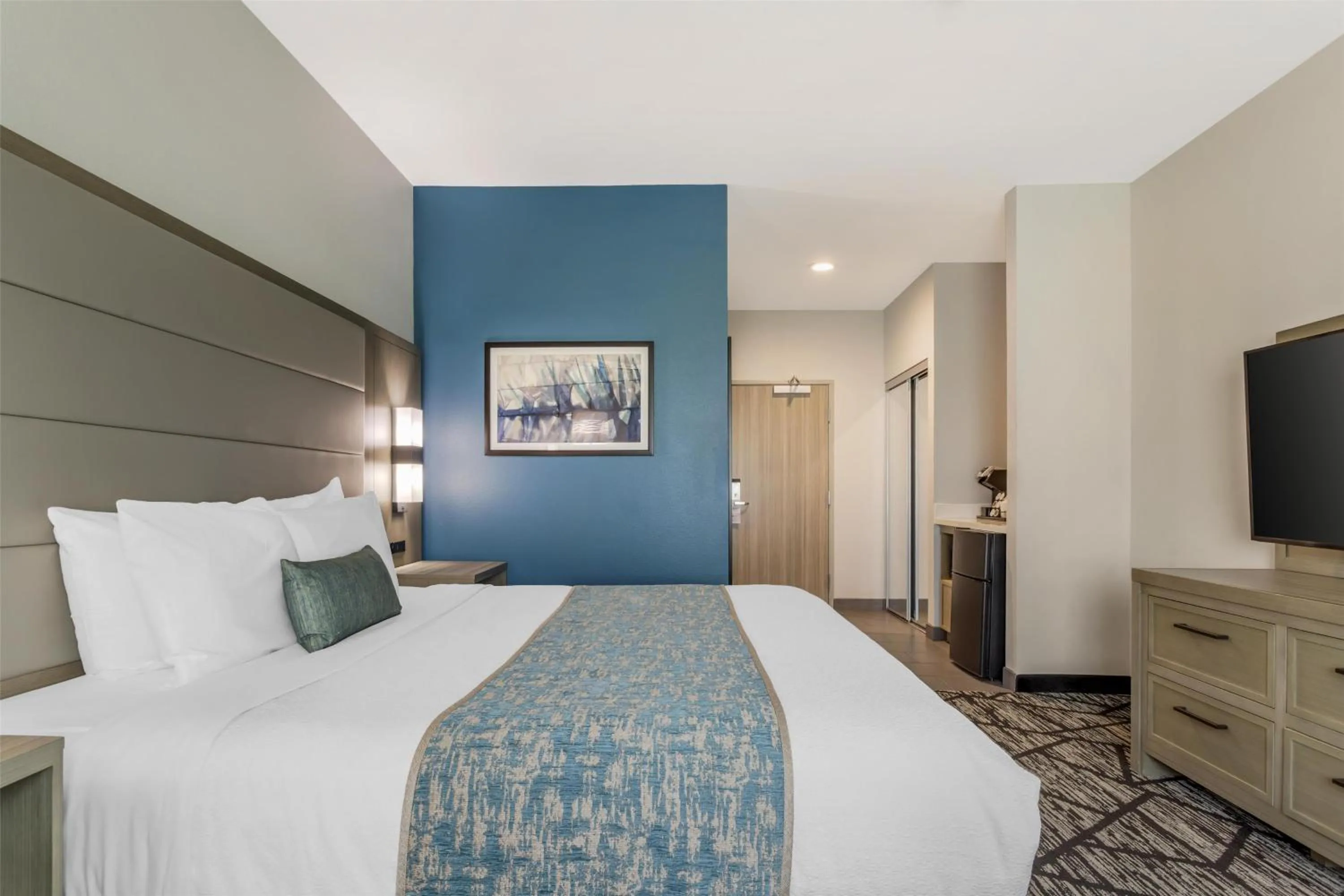 Bedroom, Bed in Best Western Plus Mid County