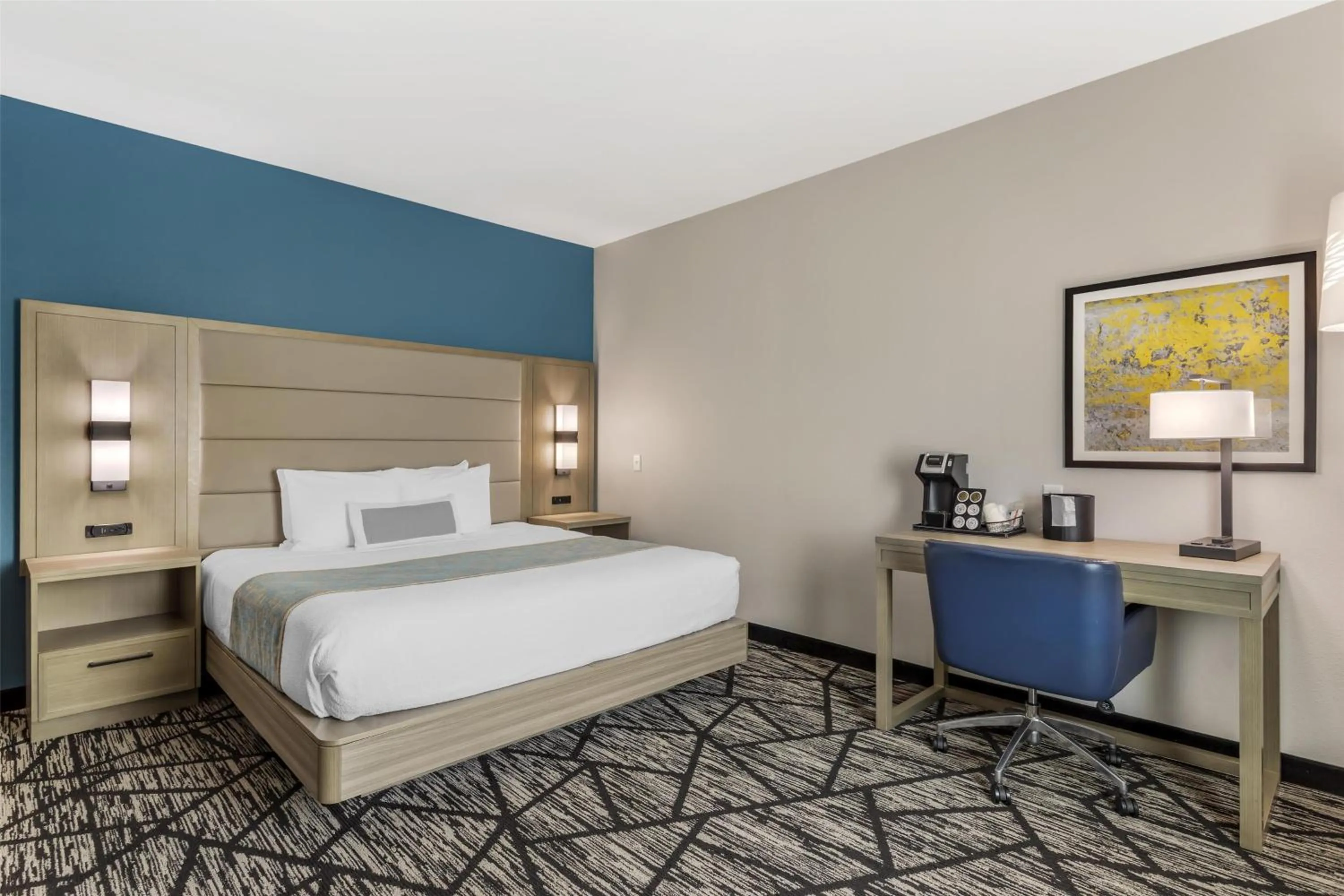 Bedroom, Bed in Best Western Plus Mid County