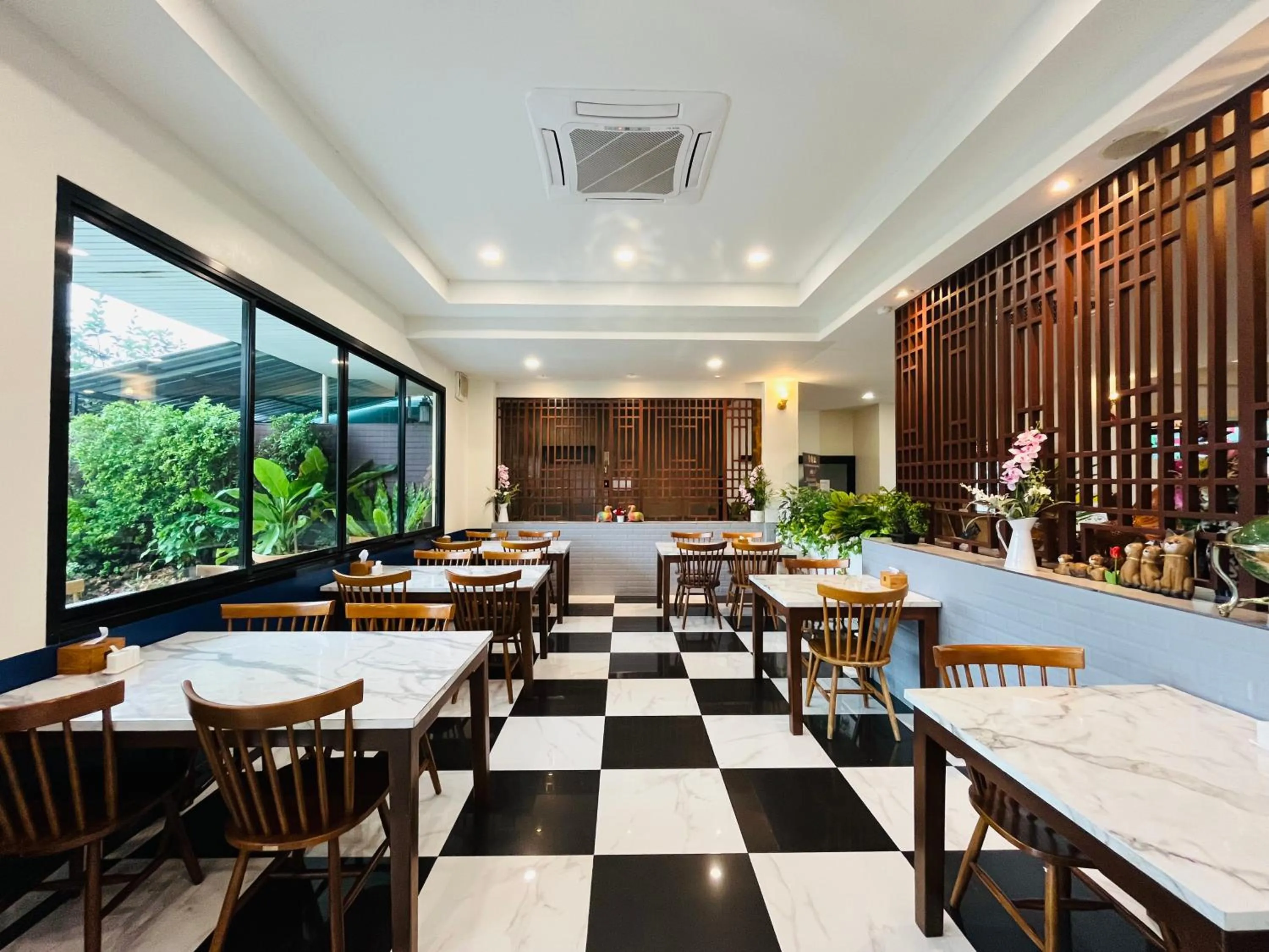 Restaurant/places to eat in USABAI Riverside Boutique Hotel