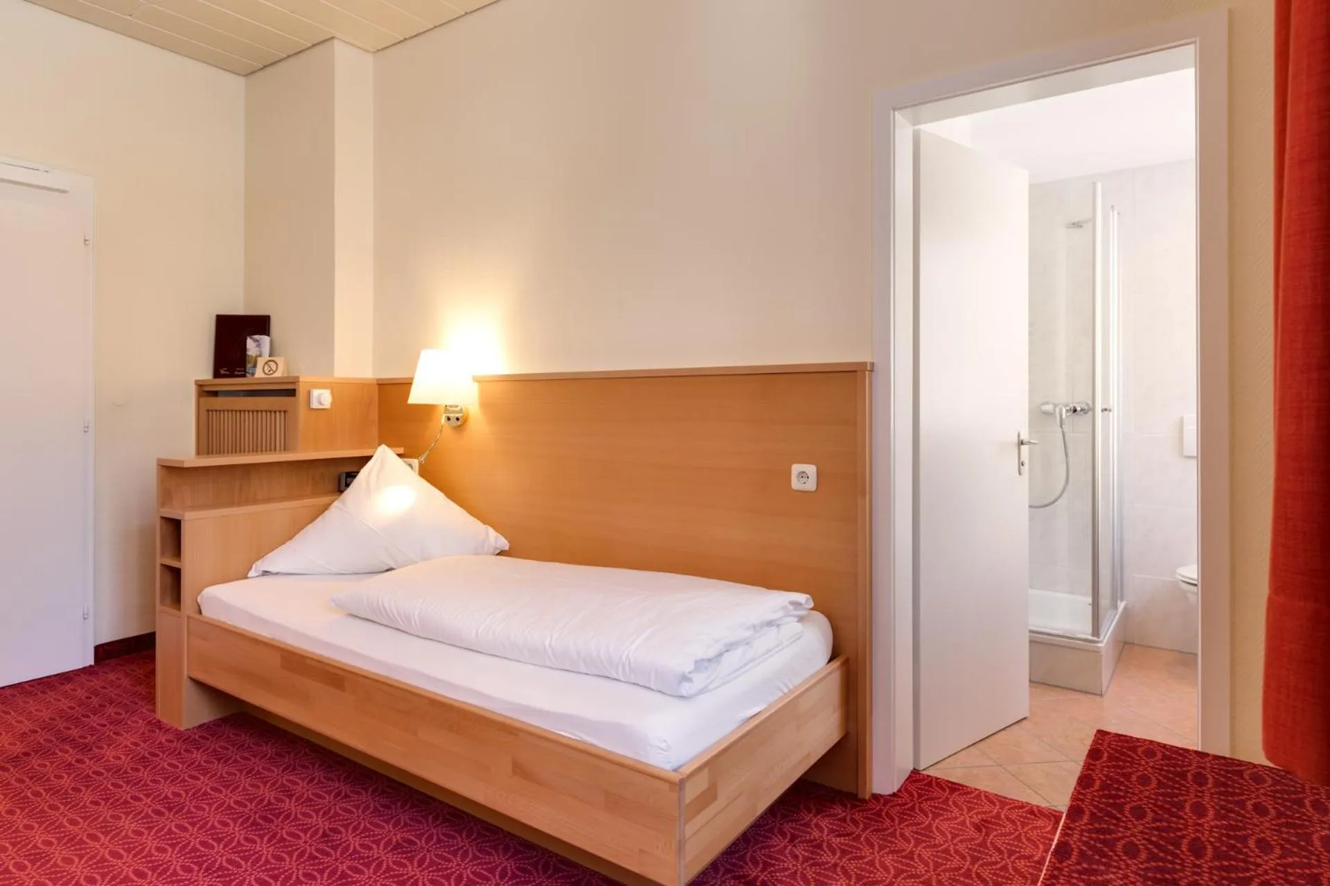 Bed in Hotel Bergfried & Schönblick